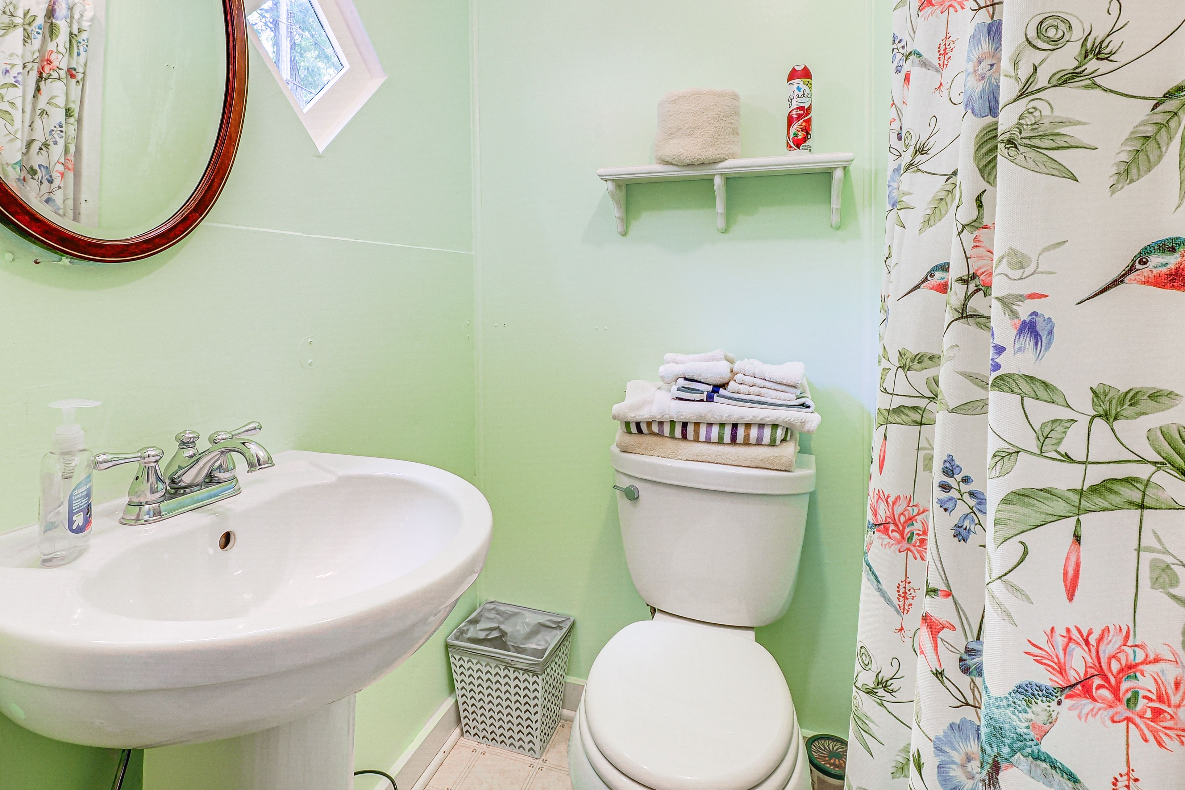 En-Suite Bathroom | 1st Floor