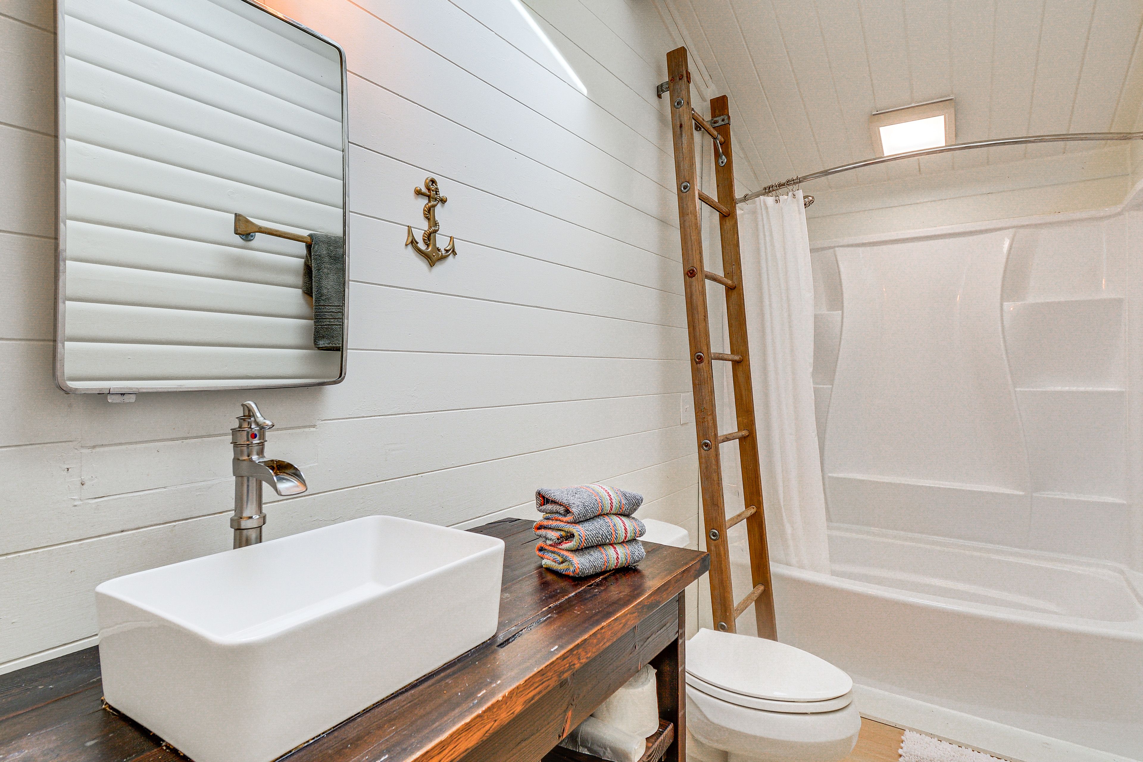 Full Bathroom (Main House) | 1st Floor