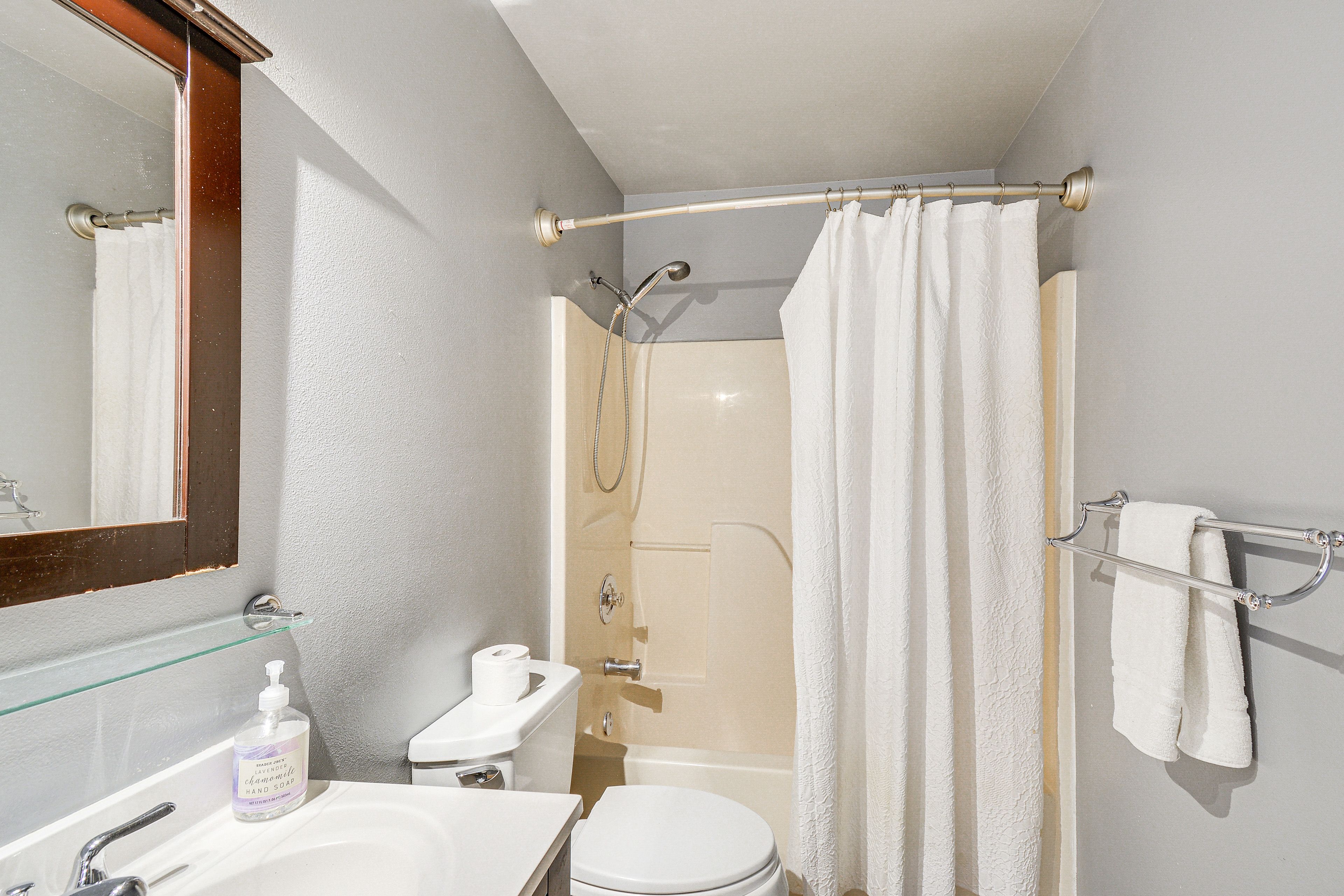 Full Bathroom (Guest House) | 2nd Floor