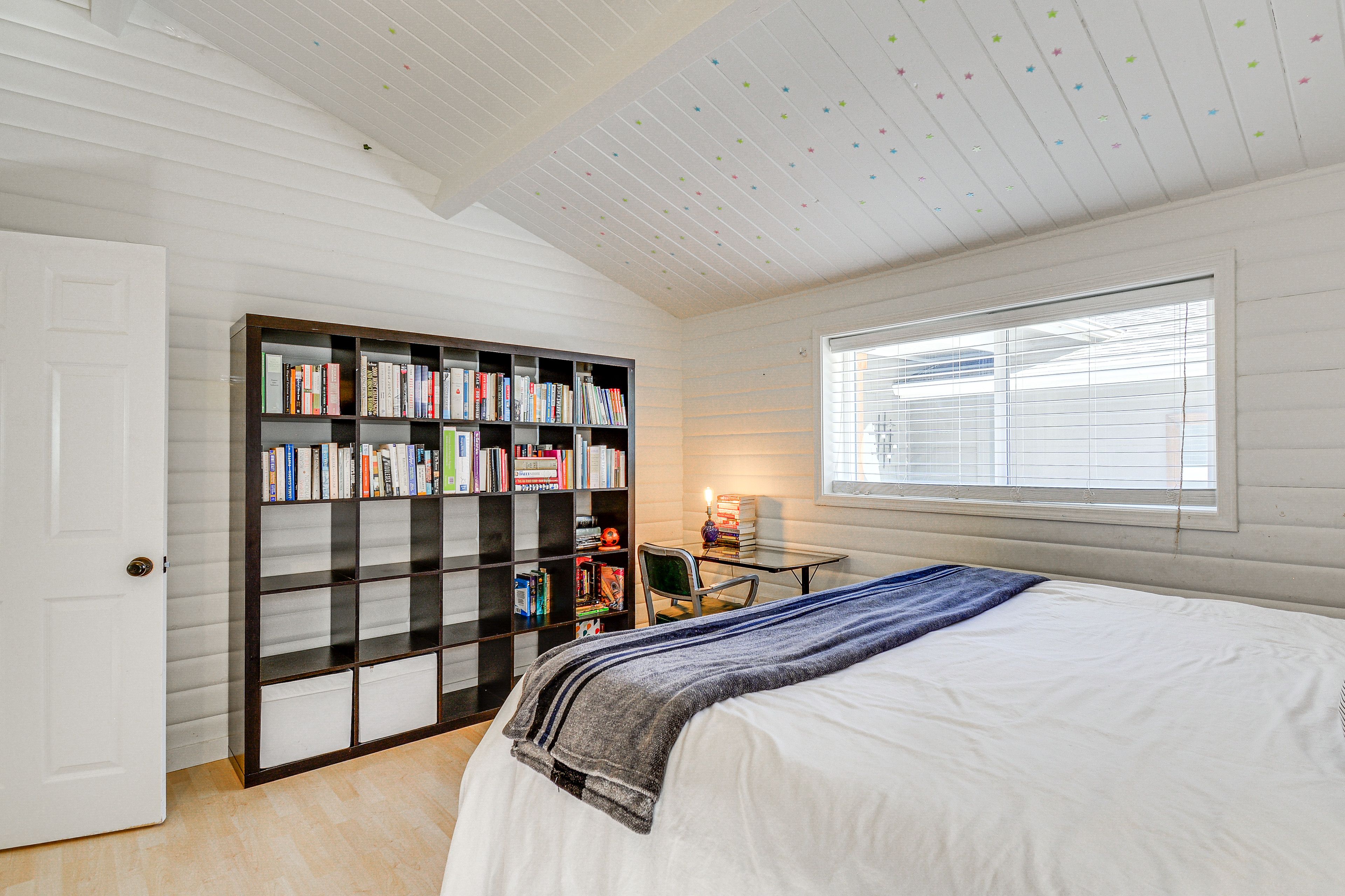 Bedroom 2 (Main House) | 1st Floor | King Bed