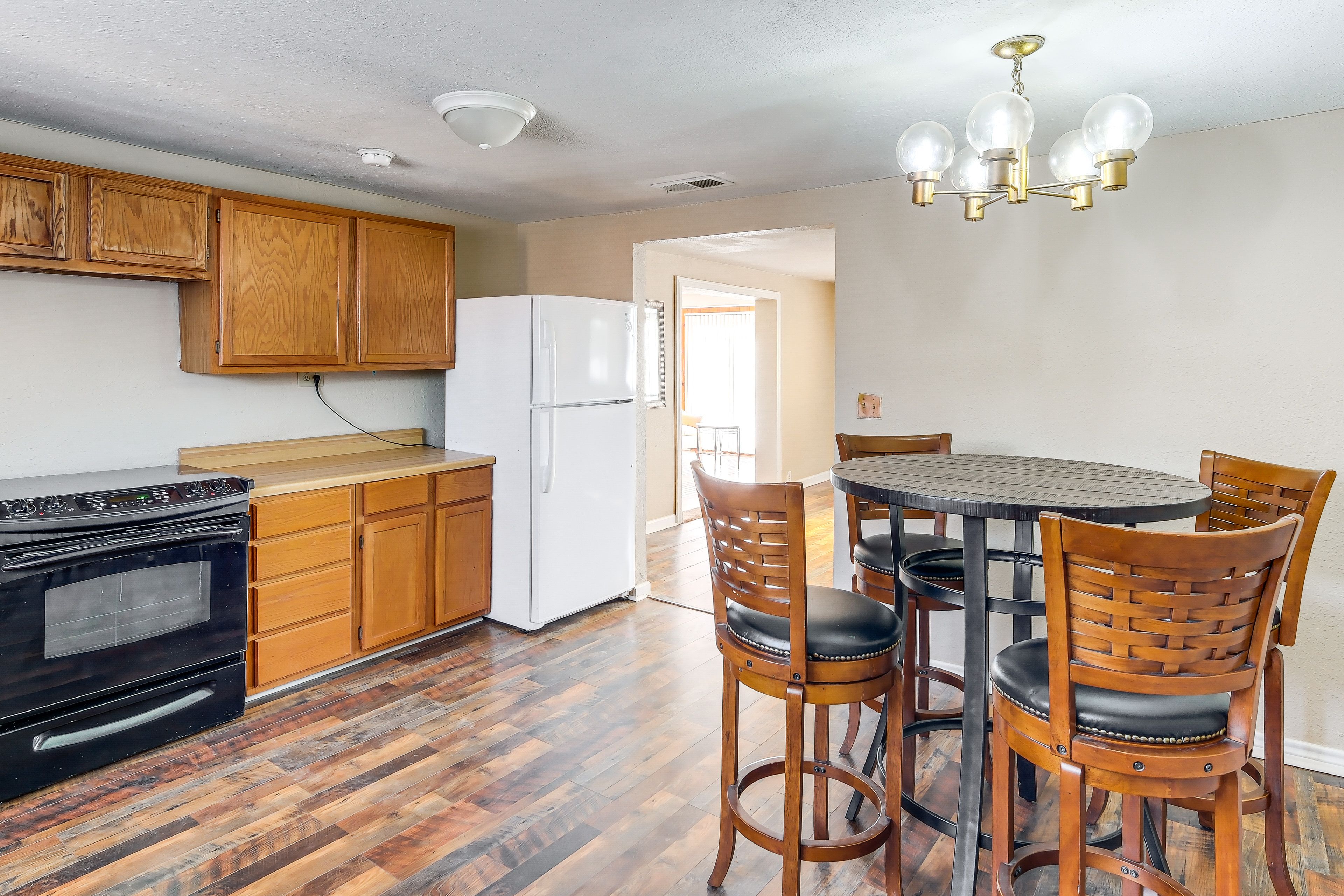 Dining Area | Dishware & Flatware Provided | Central A/C & Heat