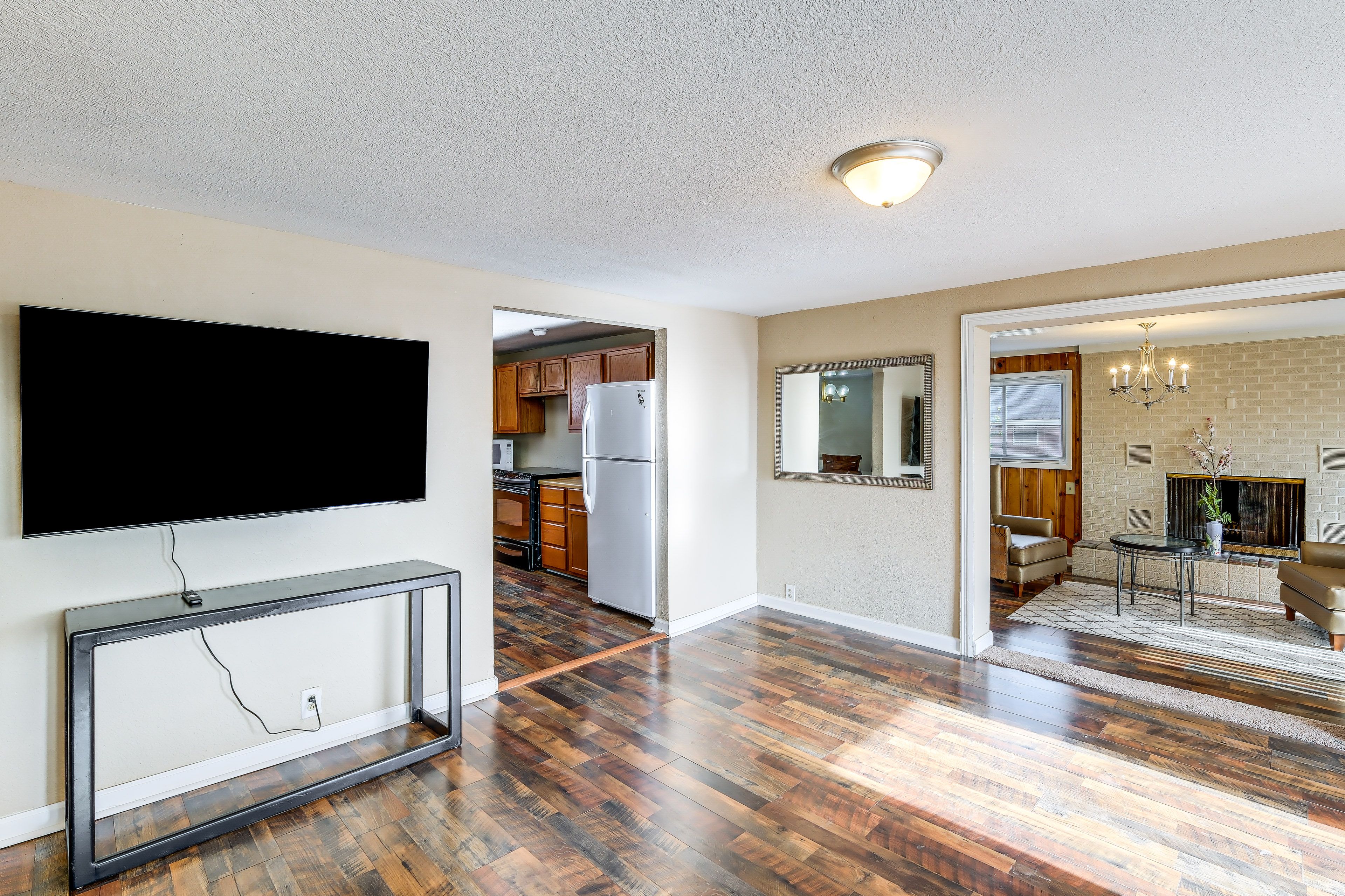 Living Room | Free WiFi | Smart TV | Single-Story Home