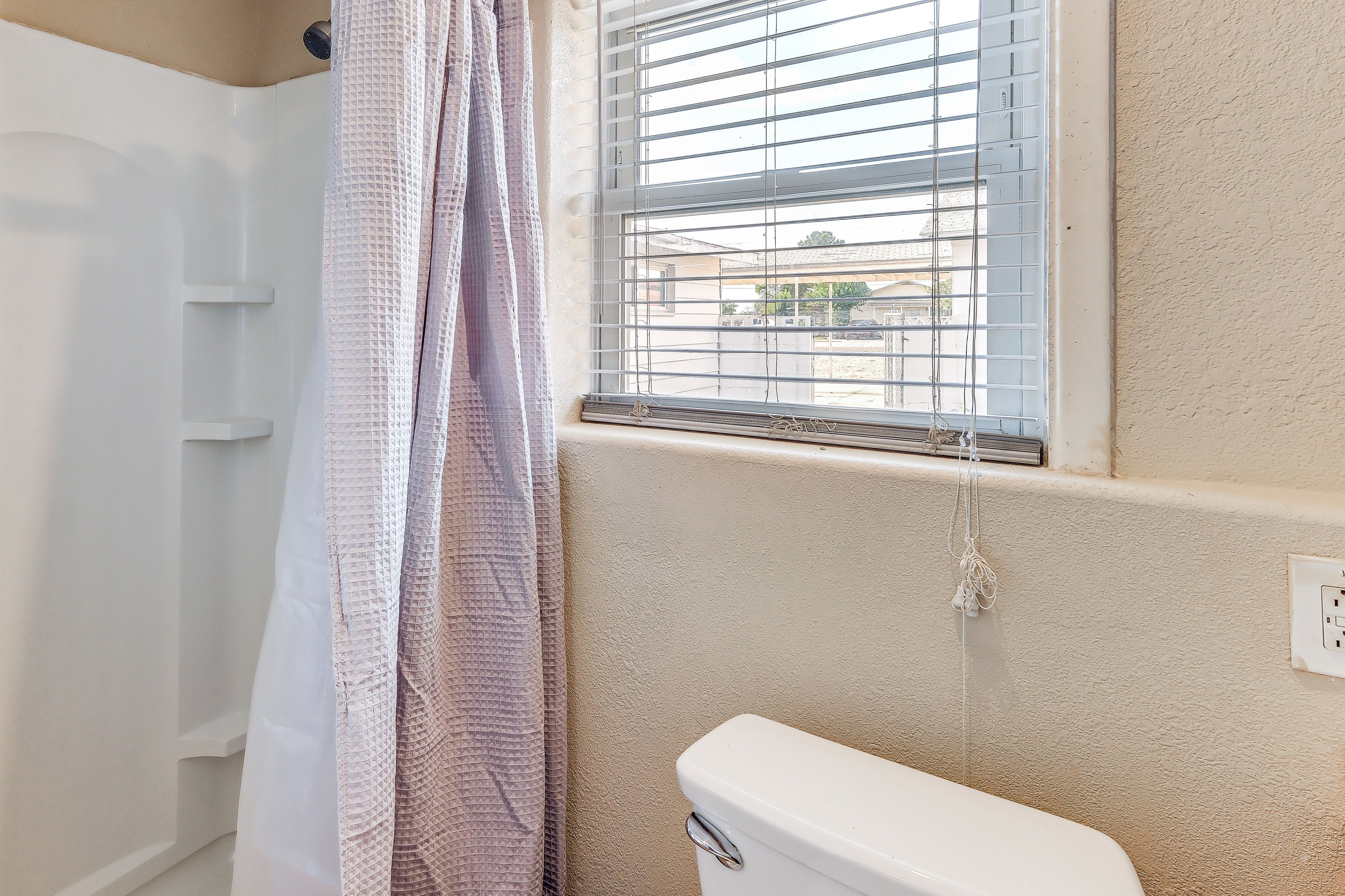 Full Bathroom | Towels Provided | Complimentary Toiletries