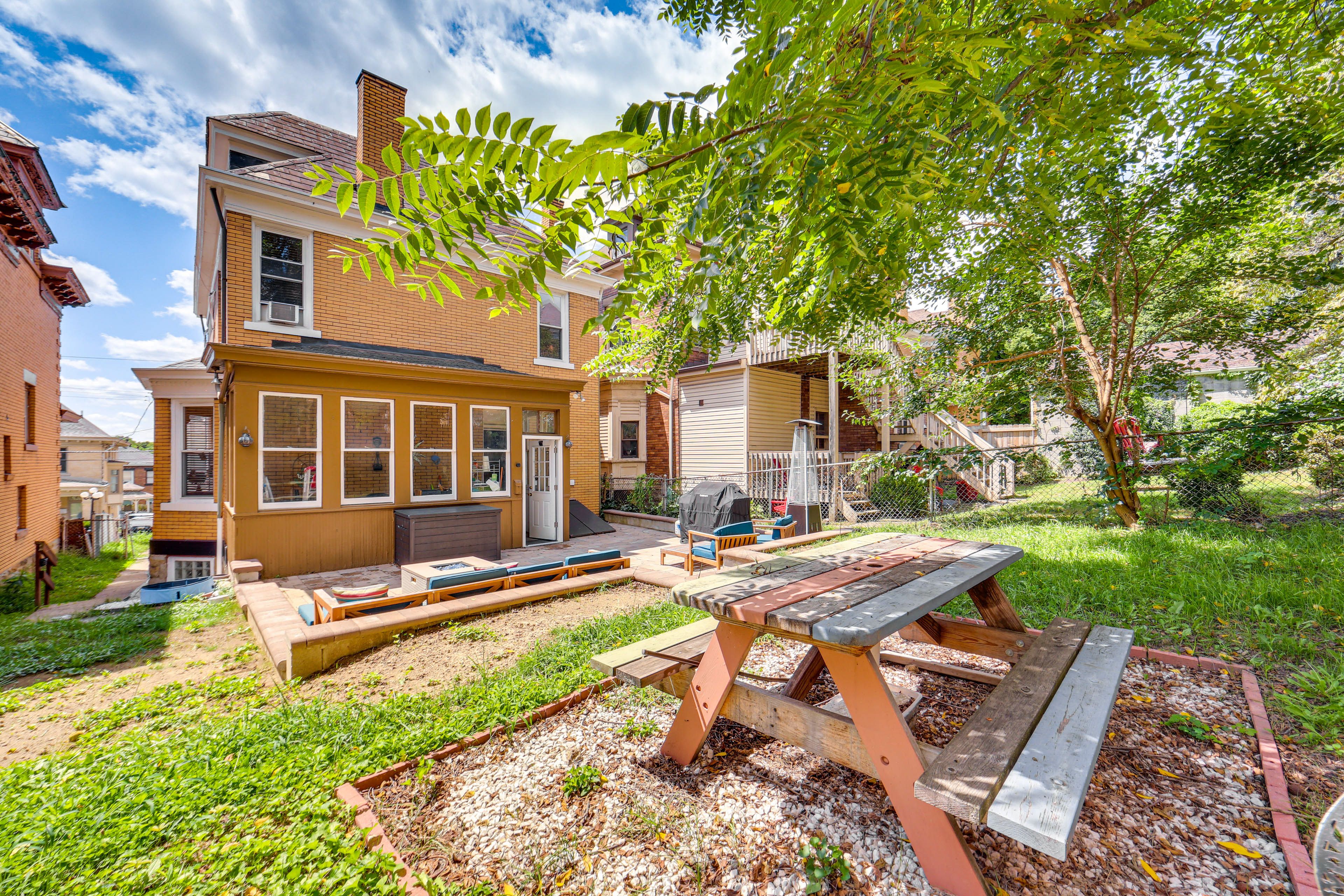 House Exterior | Picnic Table | Private Yard