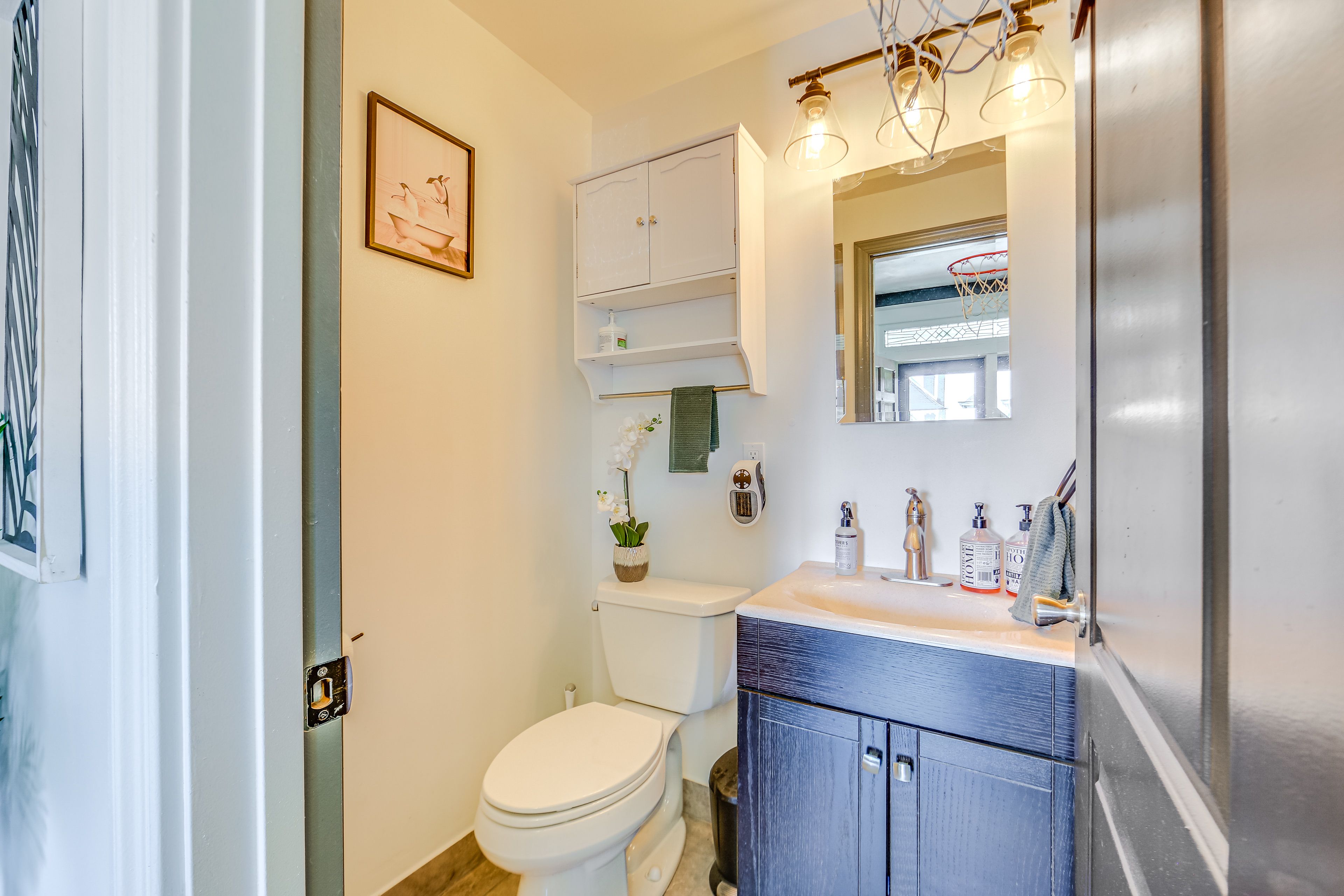 Half Bathroom | 1st Floor