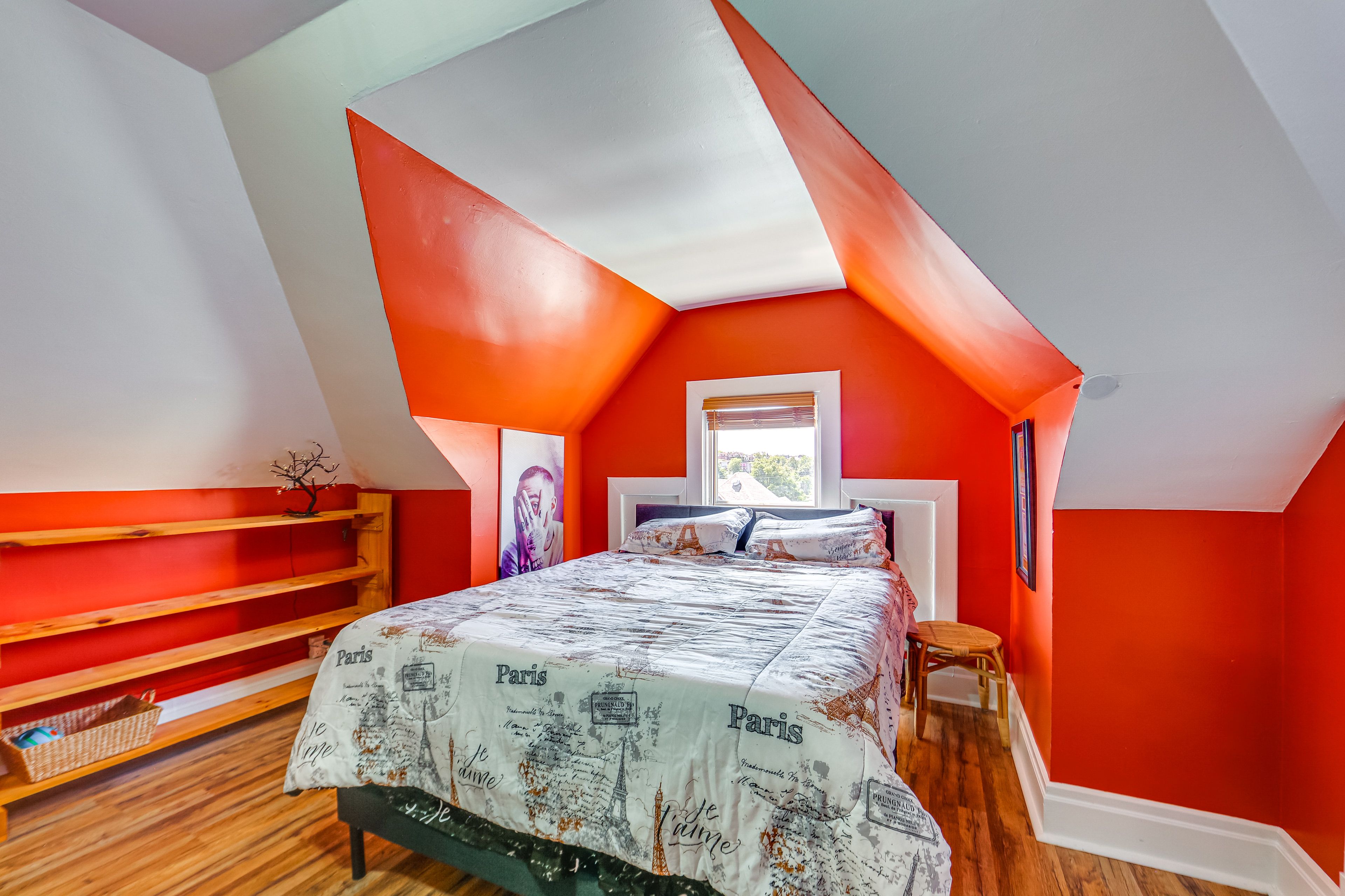 Bedroom 3 | Queen Bed | Smart TV | Laptop Workspace | Free WiFi | 3nd Floor