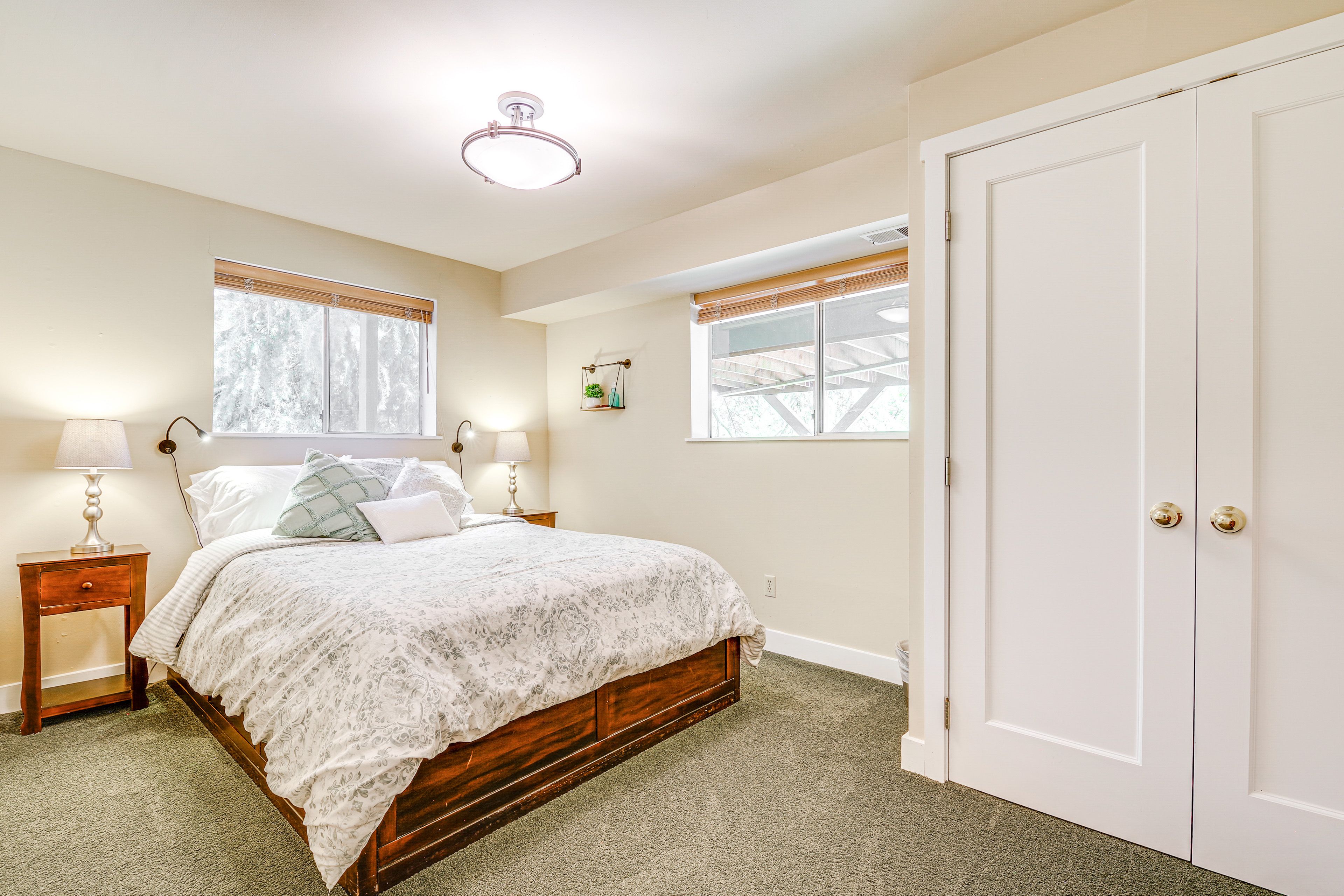 Bedroom 2 | Queen Bed | Basement Floor | Linens Provided