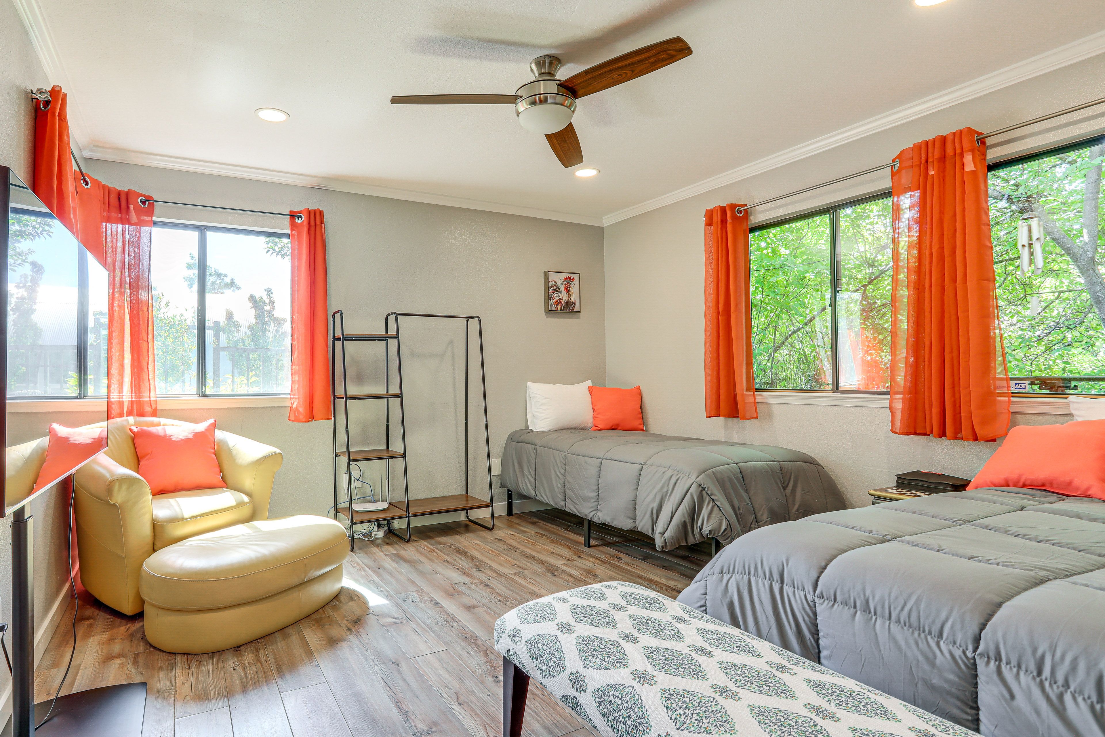 Bedroom 3 | 2 Twin Beds | Smart TV