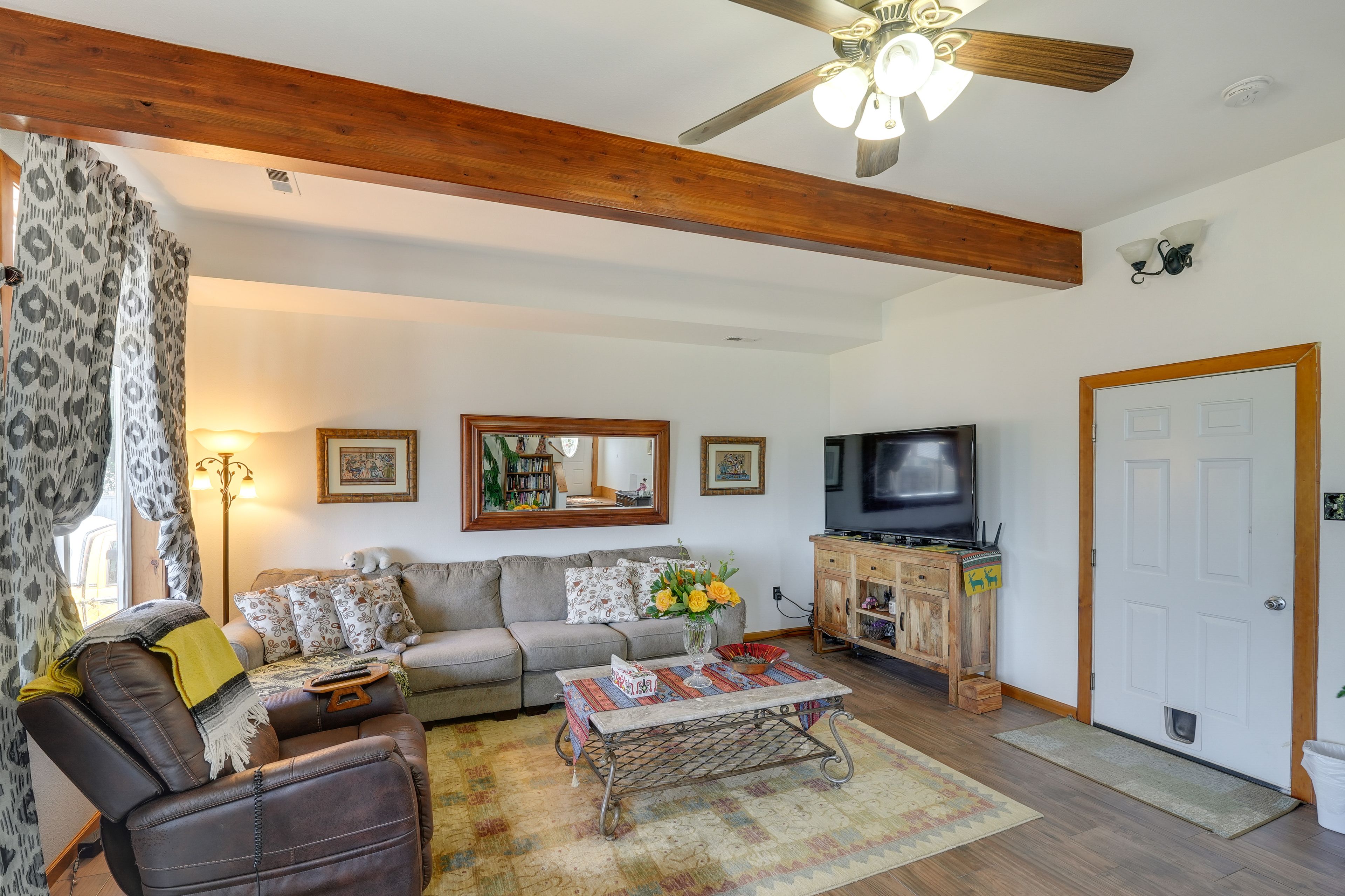 Living Room | 1st Floor | Twin Futon | Free WiFi | Central Heat