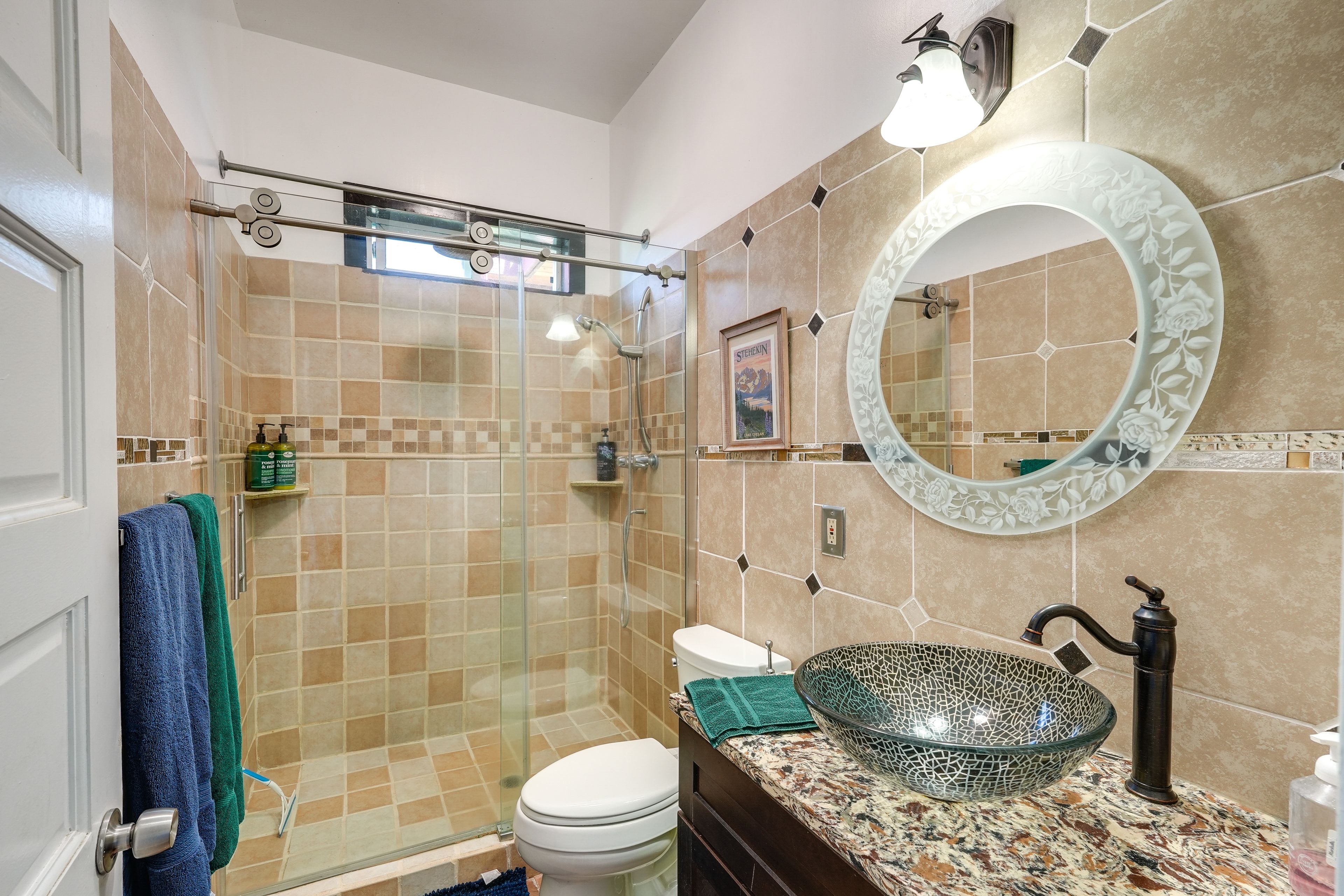 Full Bathroom | 2nd Floor