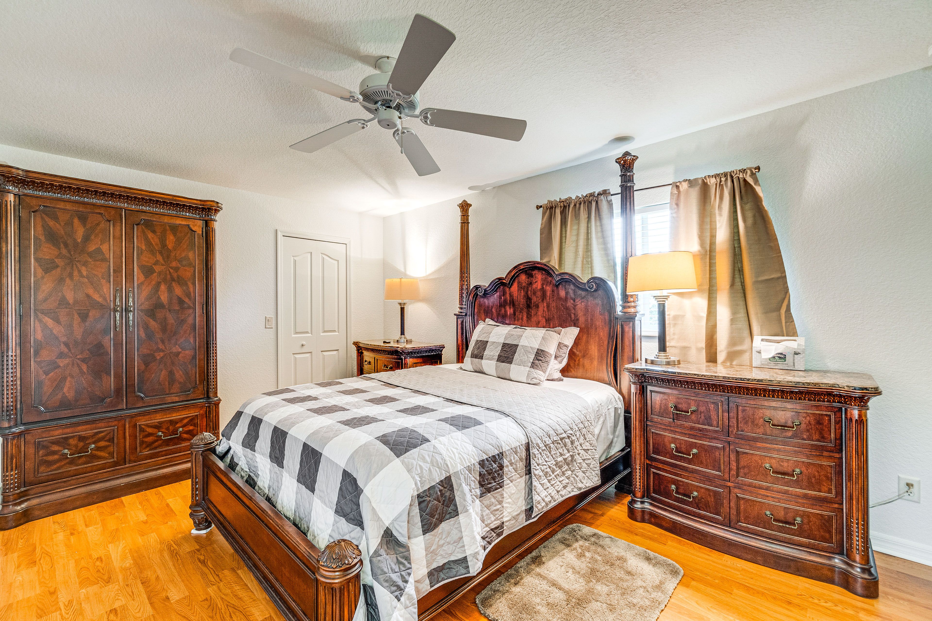 Bedroom 2 | Queen Bed