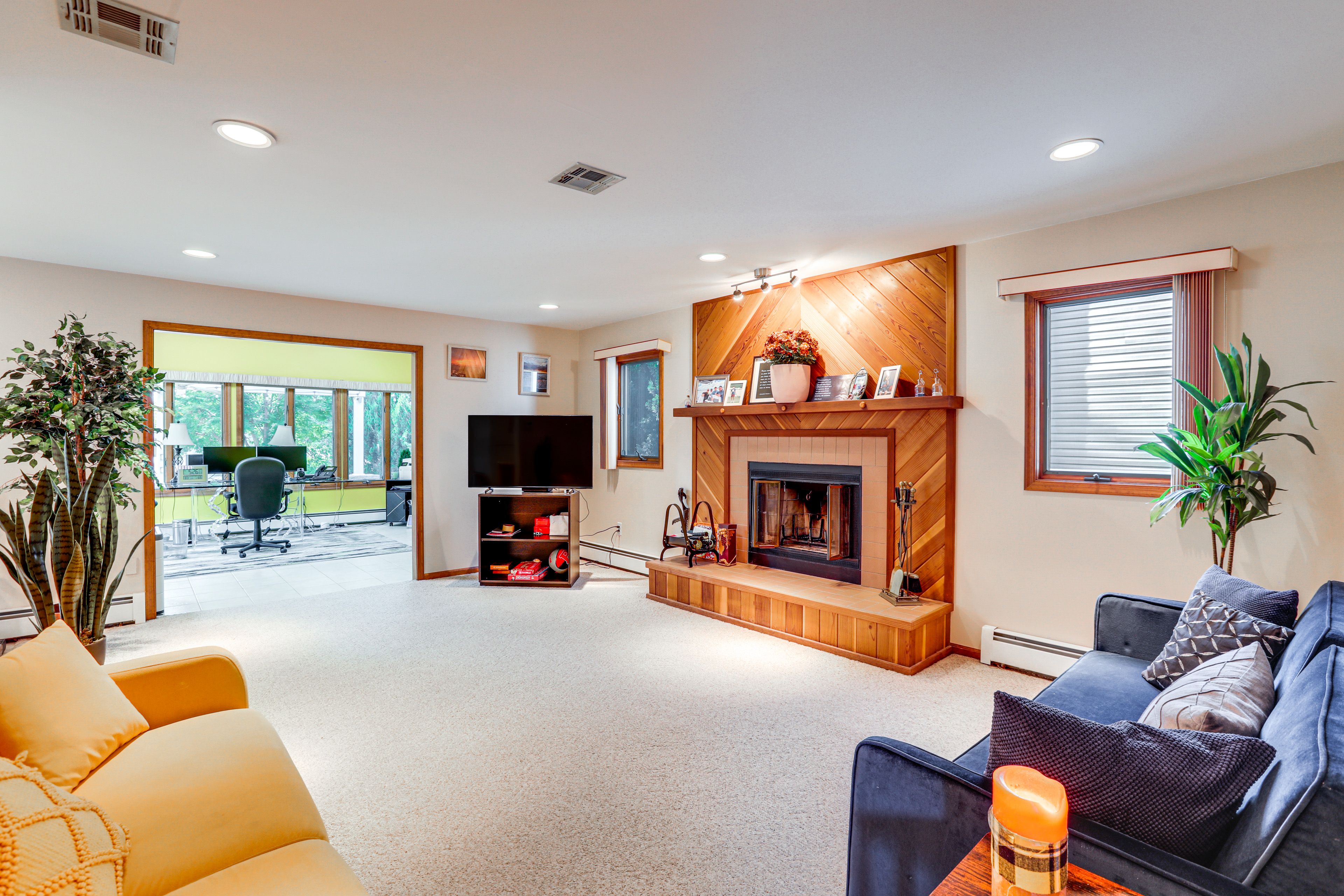 Living Room | Free WiFi | Central A/C & Heat