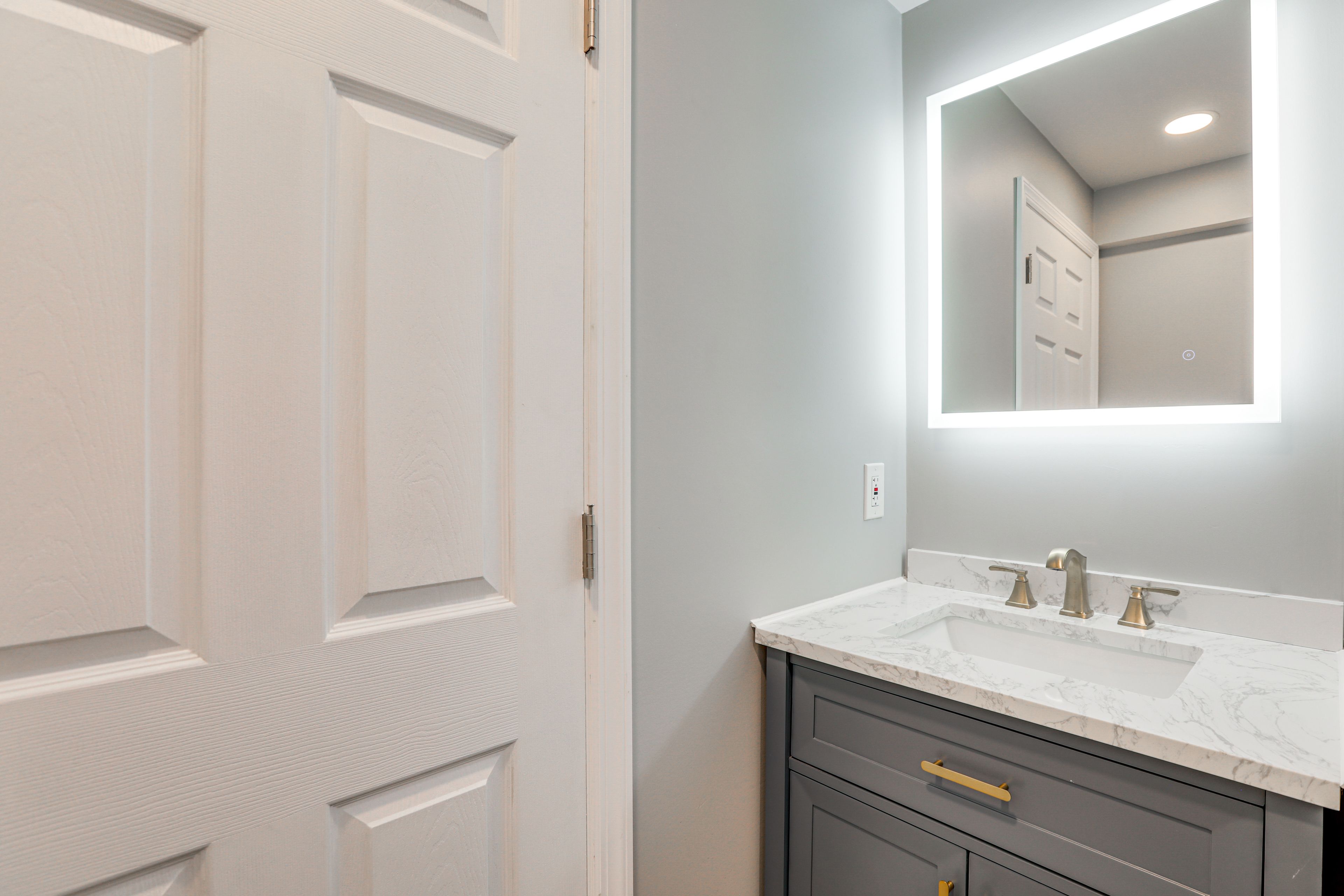 Full Bathroom | 1st Floor