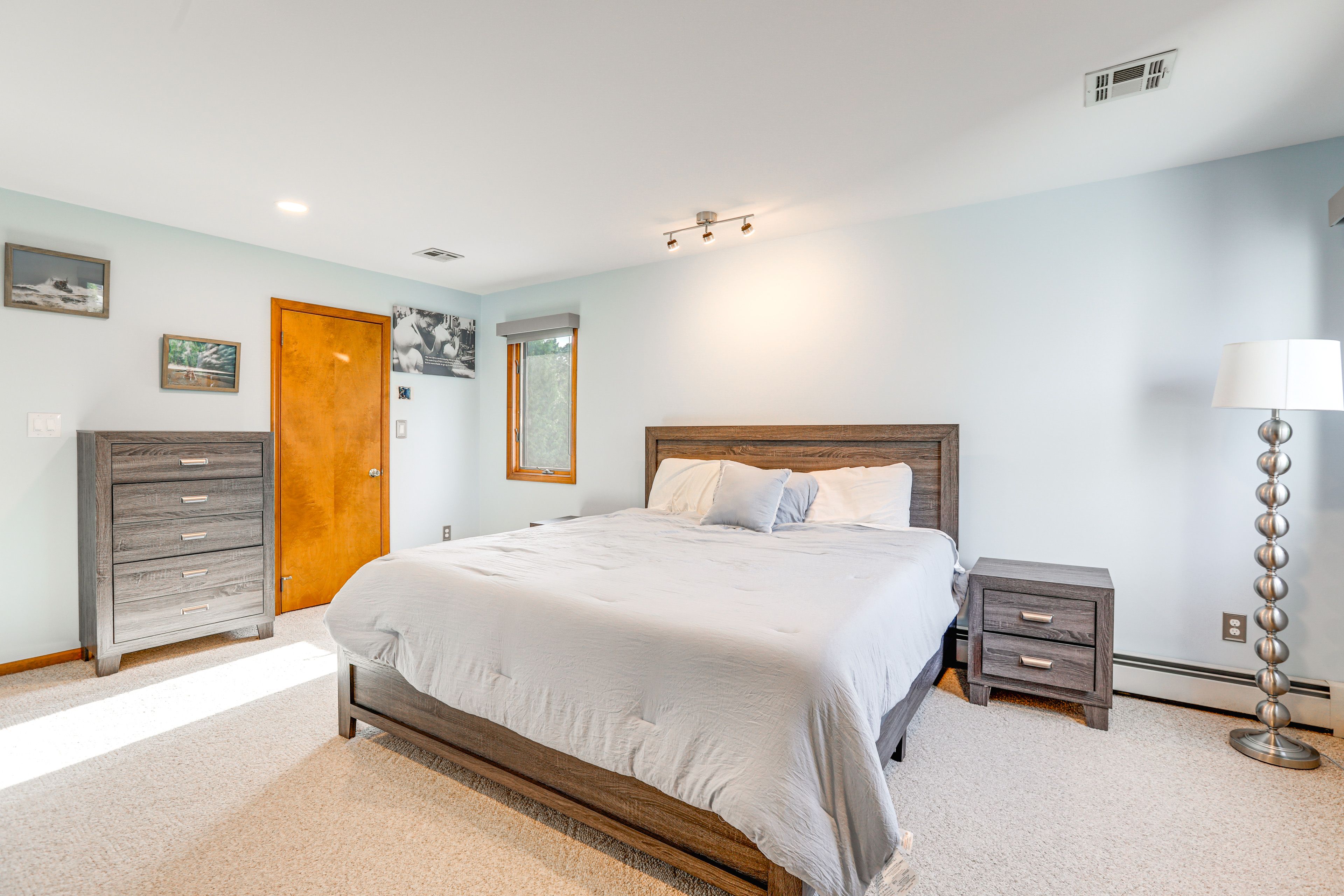 Bedroom 1 | King Bed | Linens Provided | En-Suite Bathroom | 2nd Floor