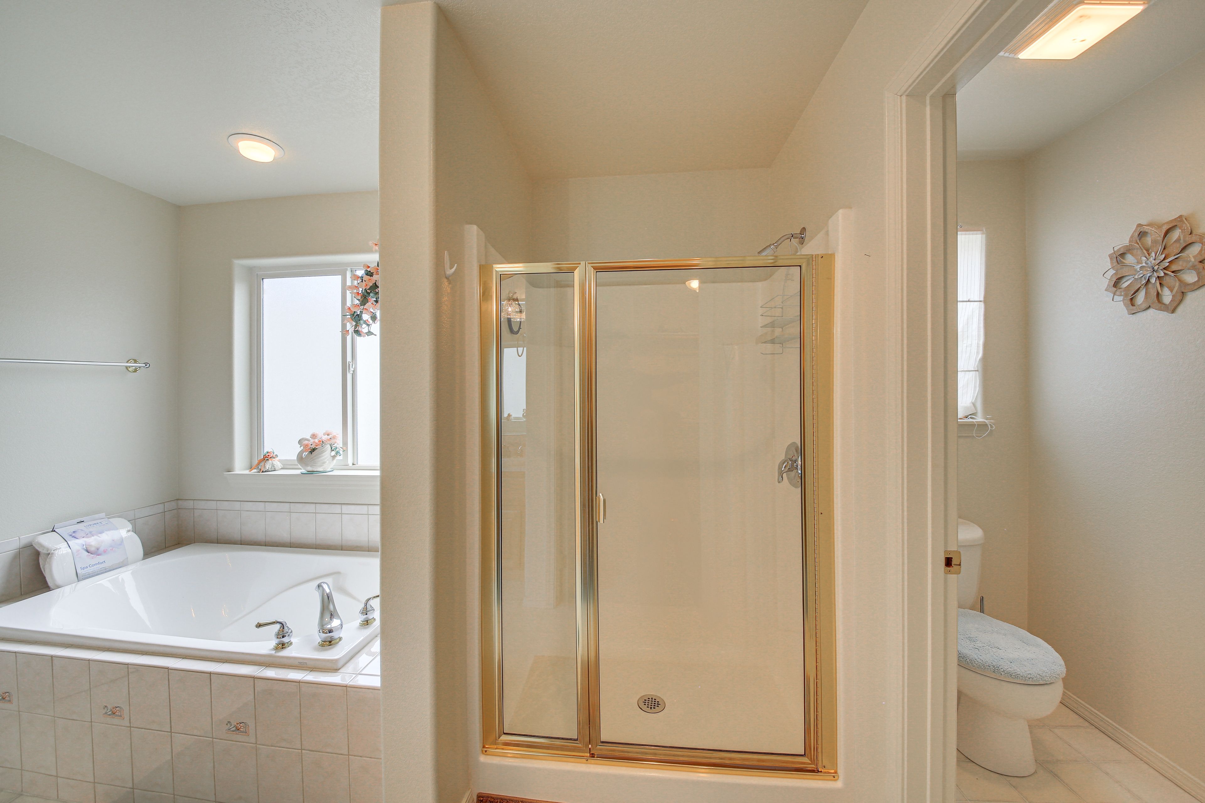 Full Bathroom | Main Level | Complimentary Toiletries