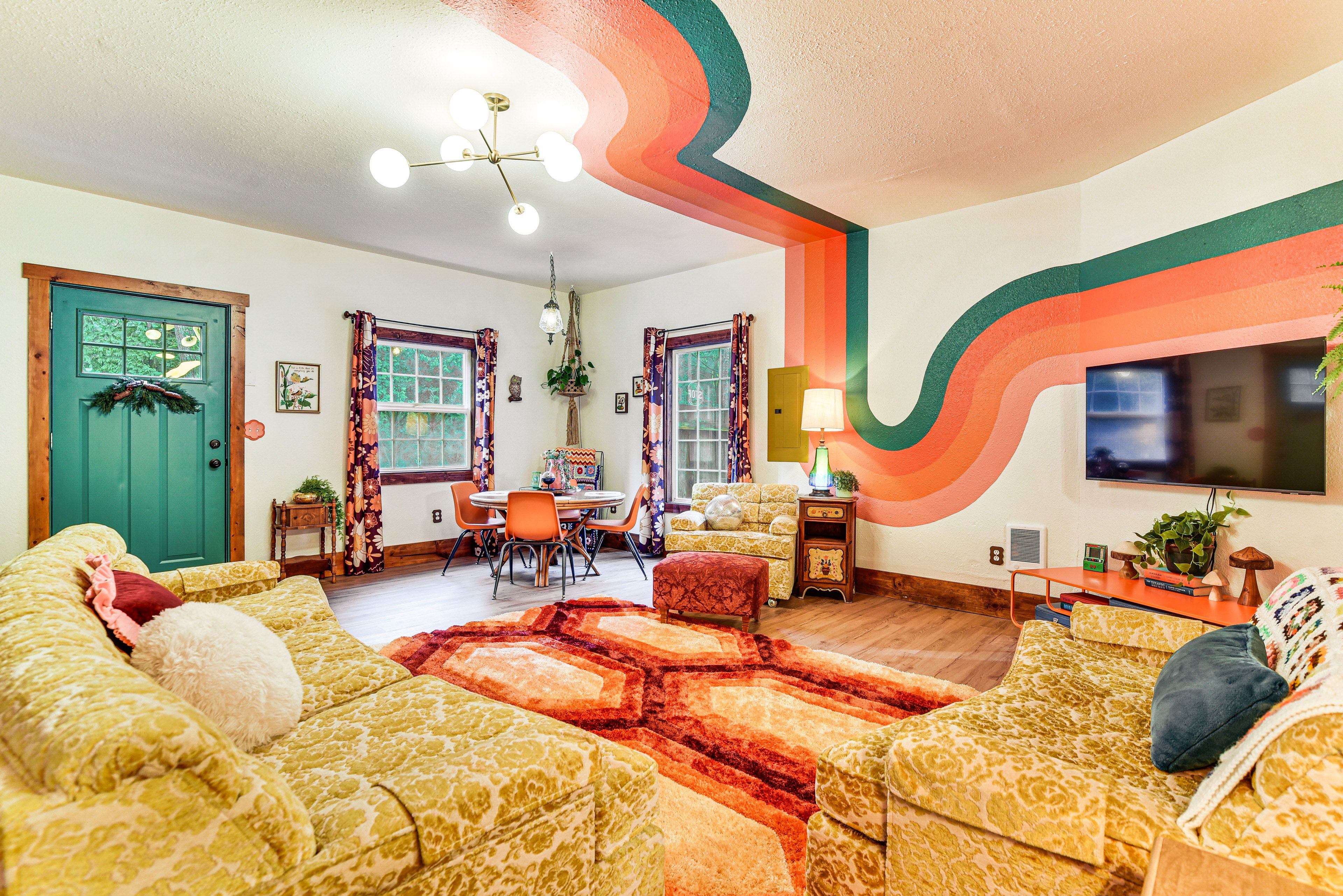 Living Room | Smart TV | Board Games