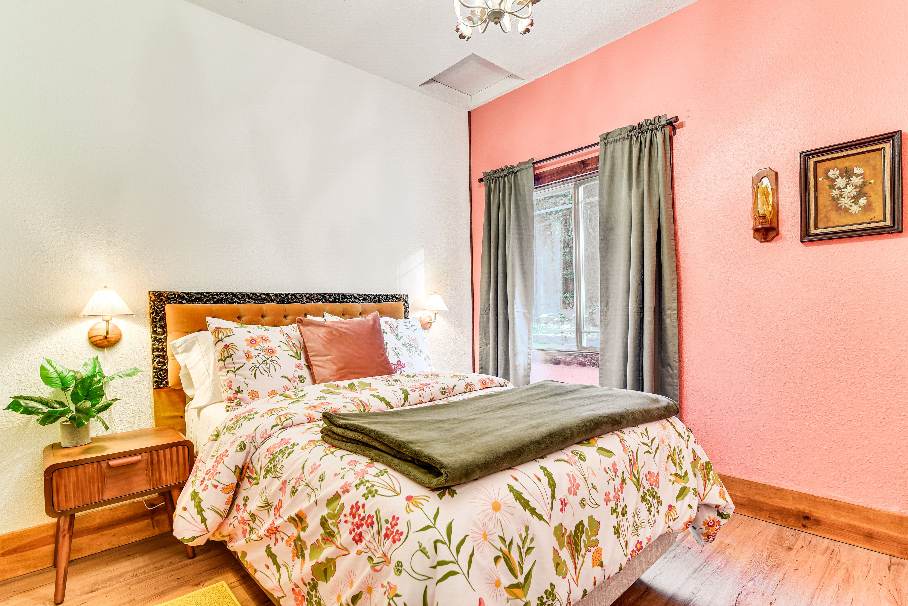 Bedroom 1 | Queen Bed | Linens