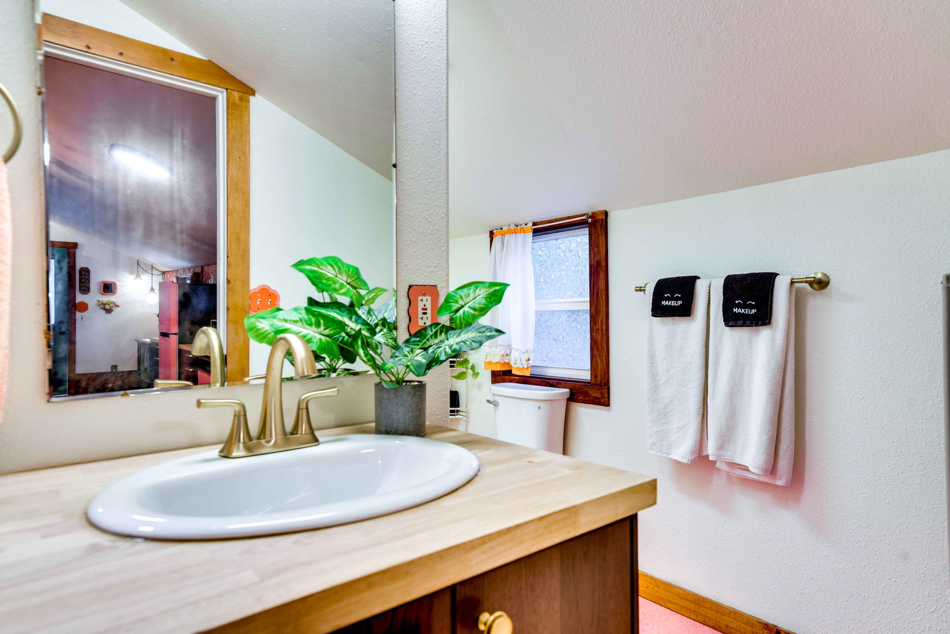 Full Bath | Towels | Hair Dryer