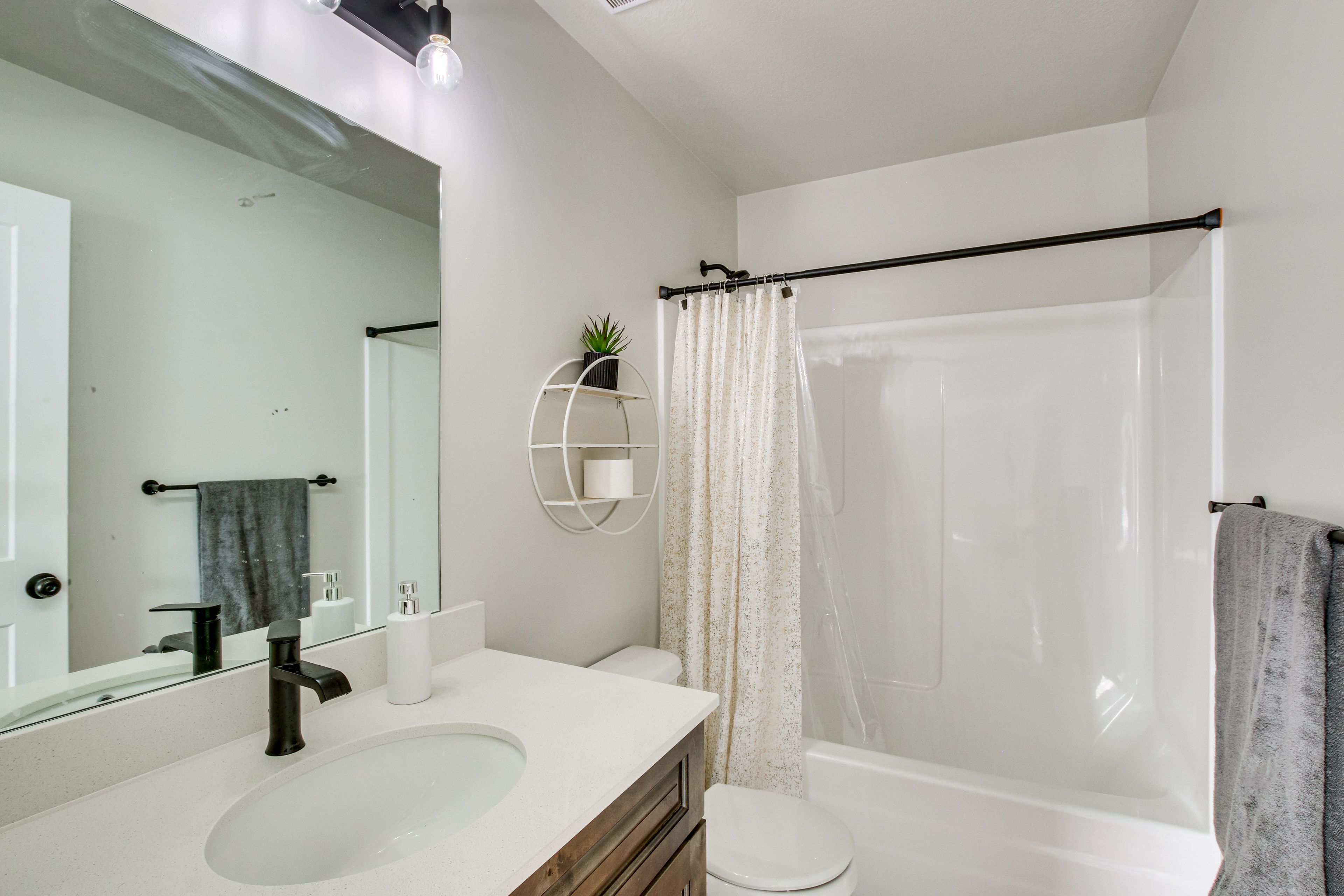 Full Bathroom | 1st Floor