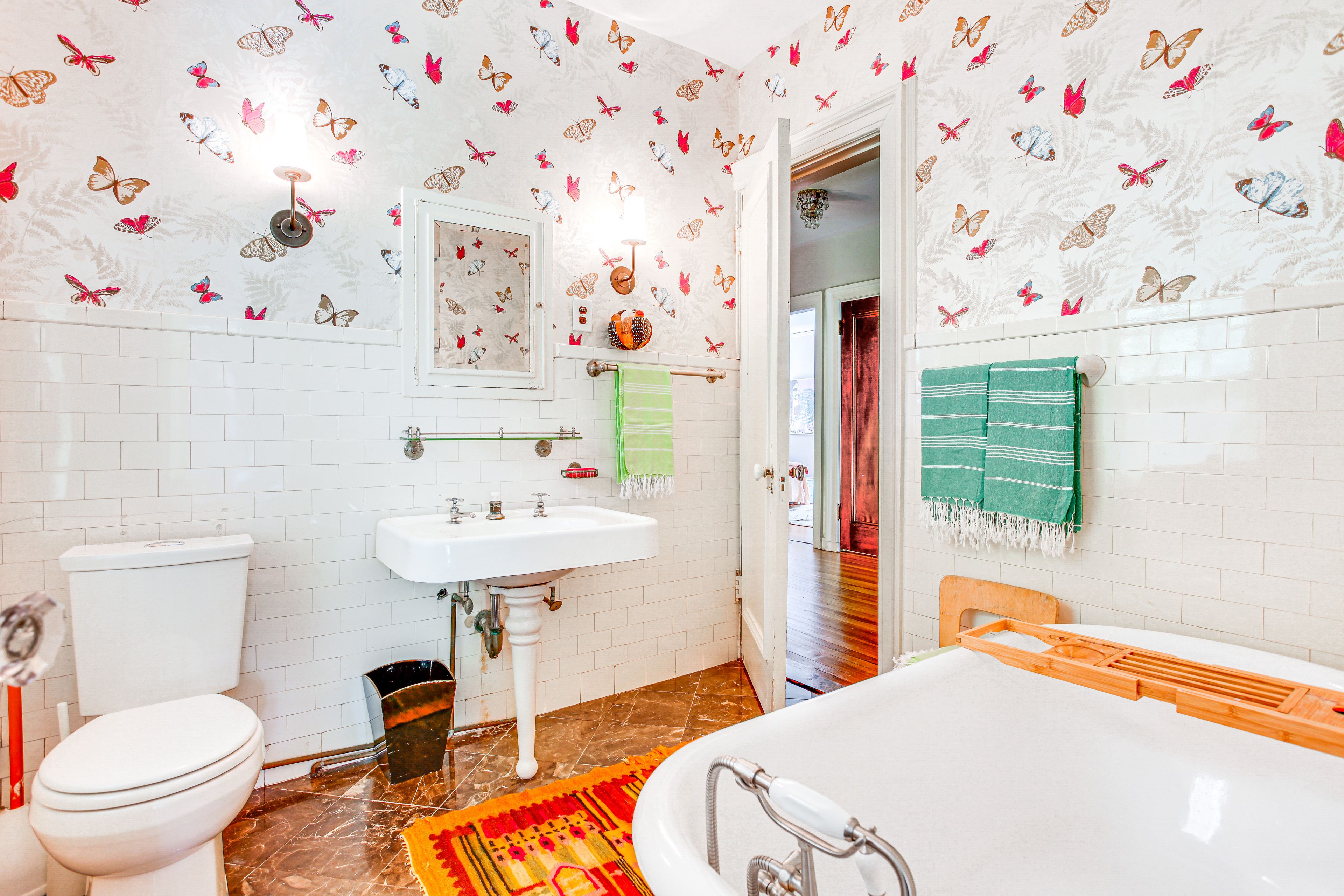 Full Bath | Complimentary Toiletries | 2nd Floor