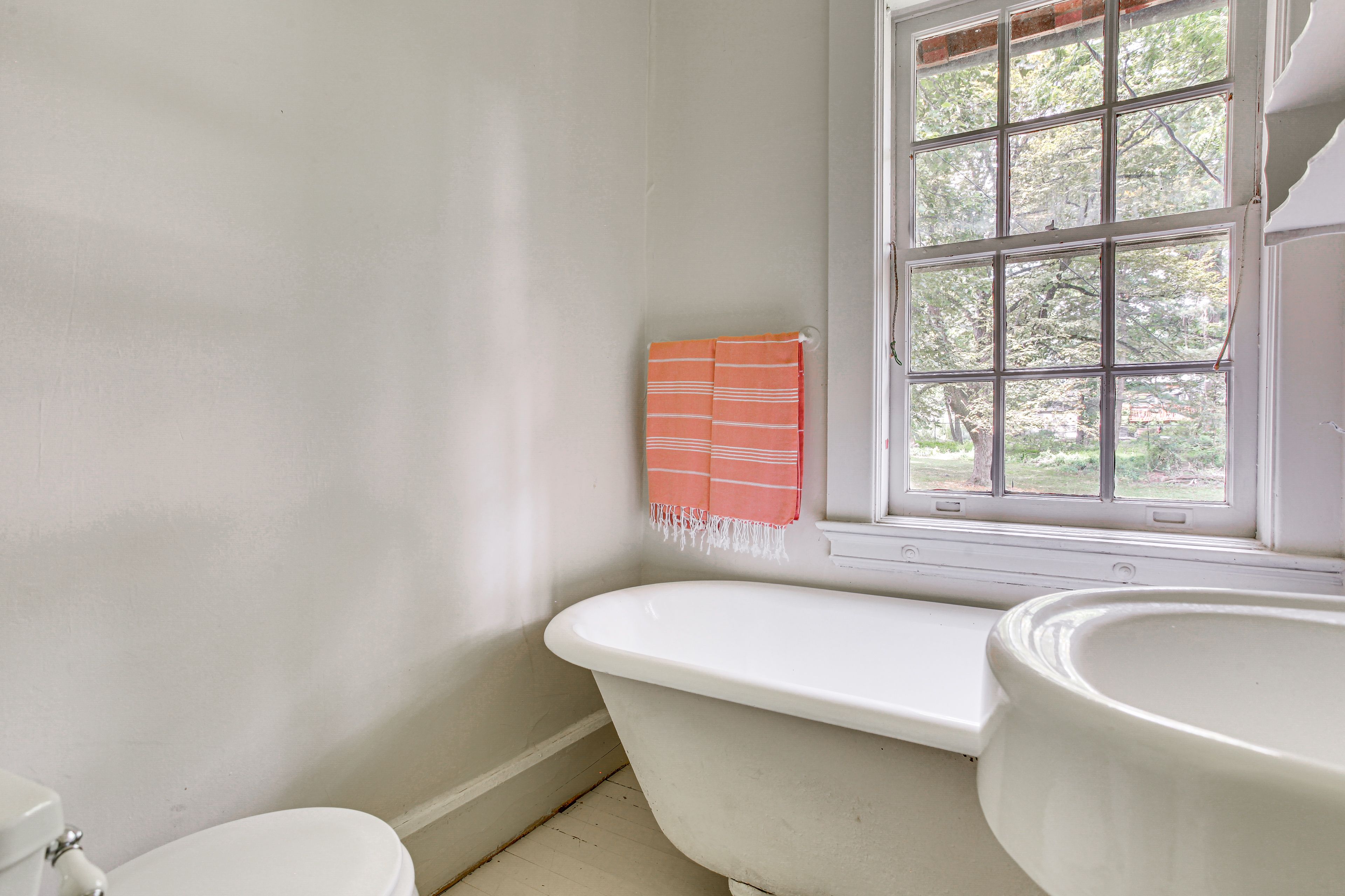 En-Suite Bathroom | 2nd Floor