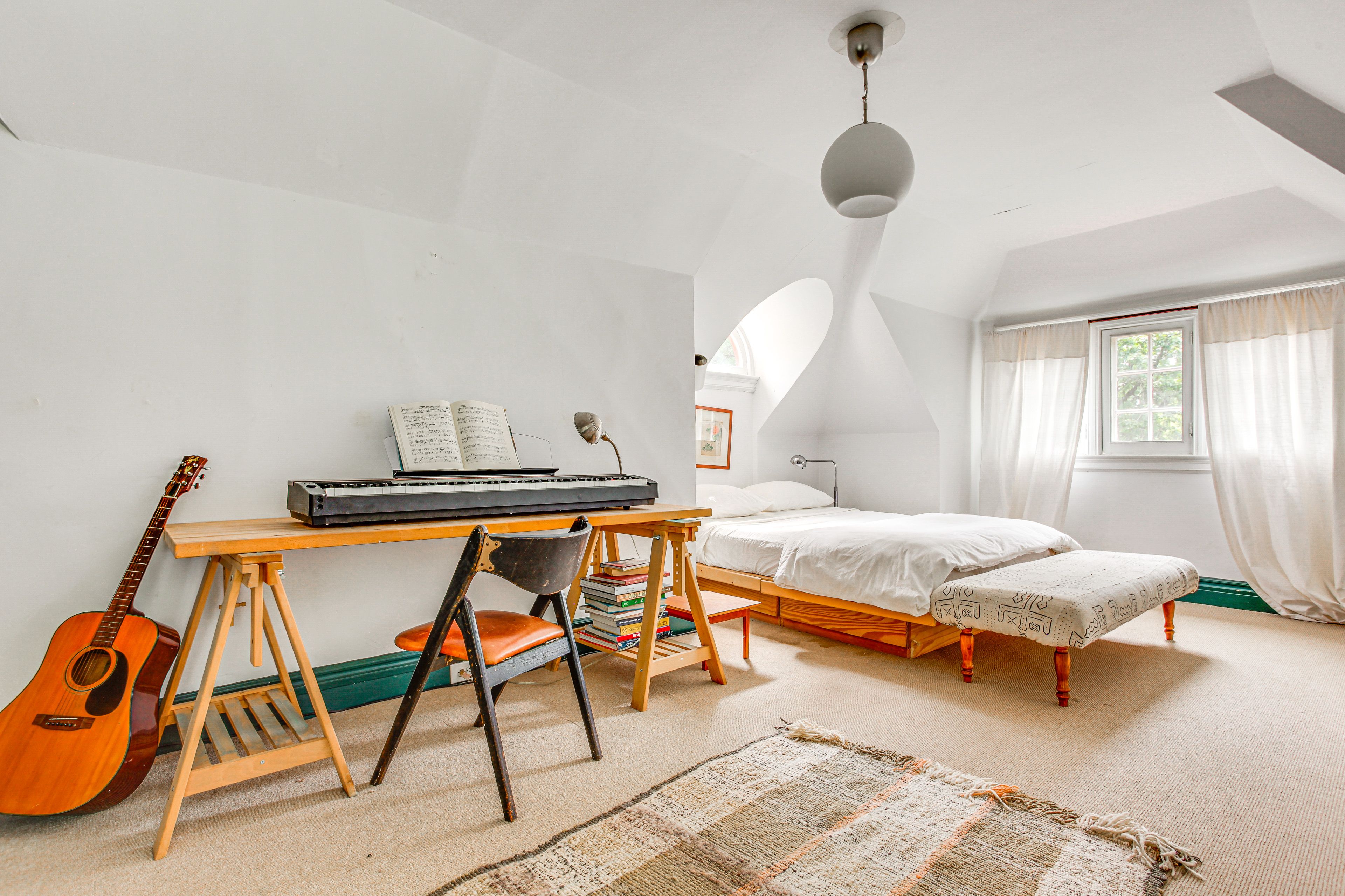 Bedroom 7 | Queen Bed | 3rd Floor