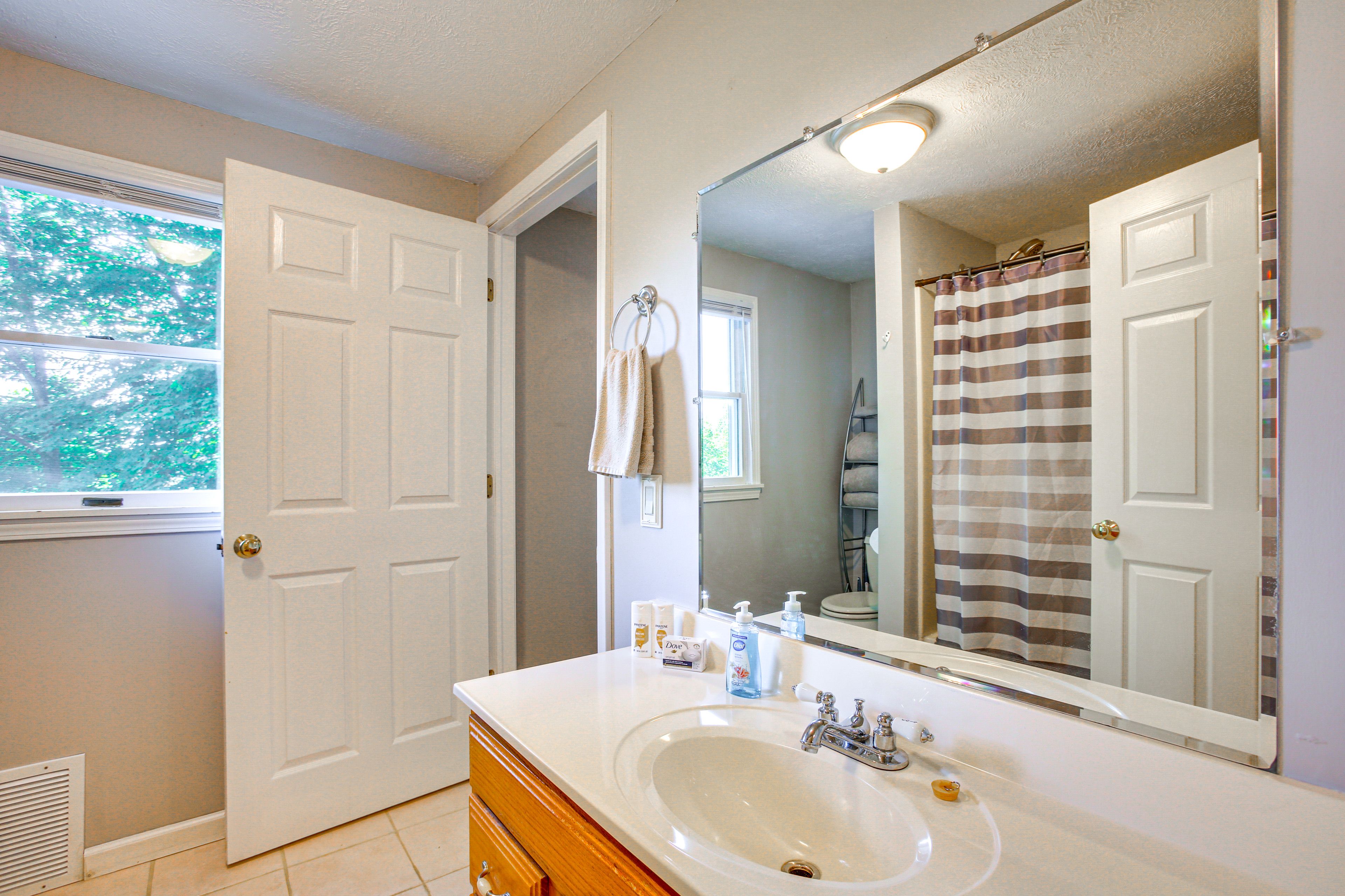 Full Bathroom | Upper Level