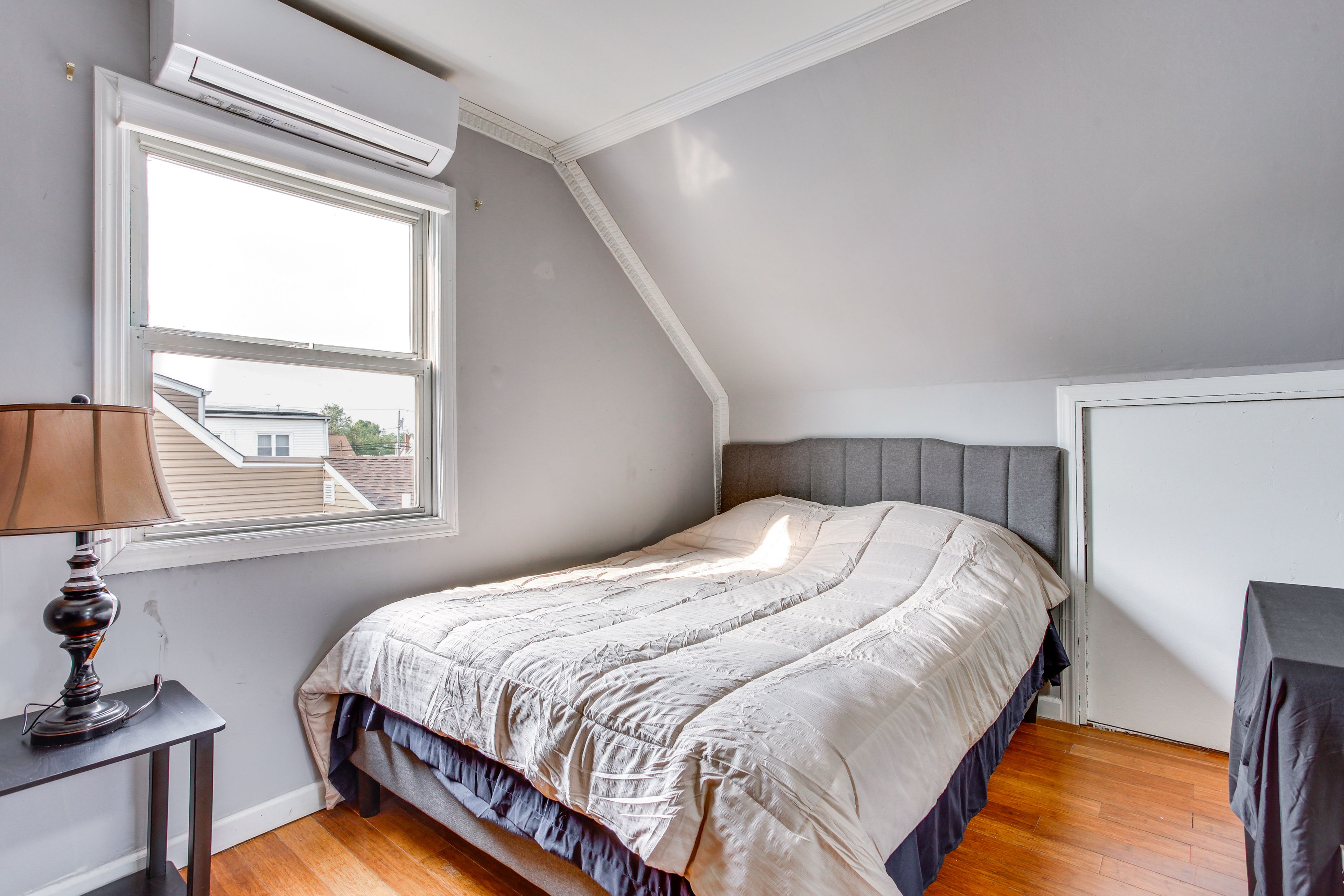 Bedroom 1 | Queen Bed