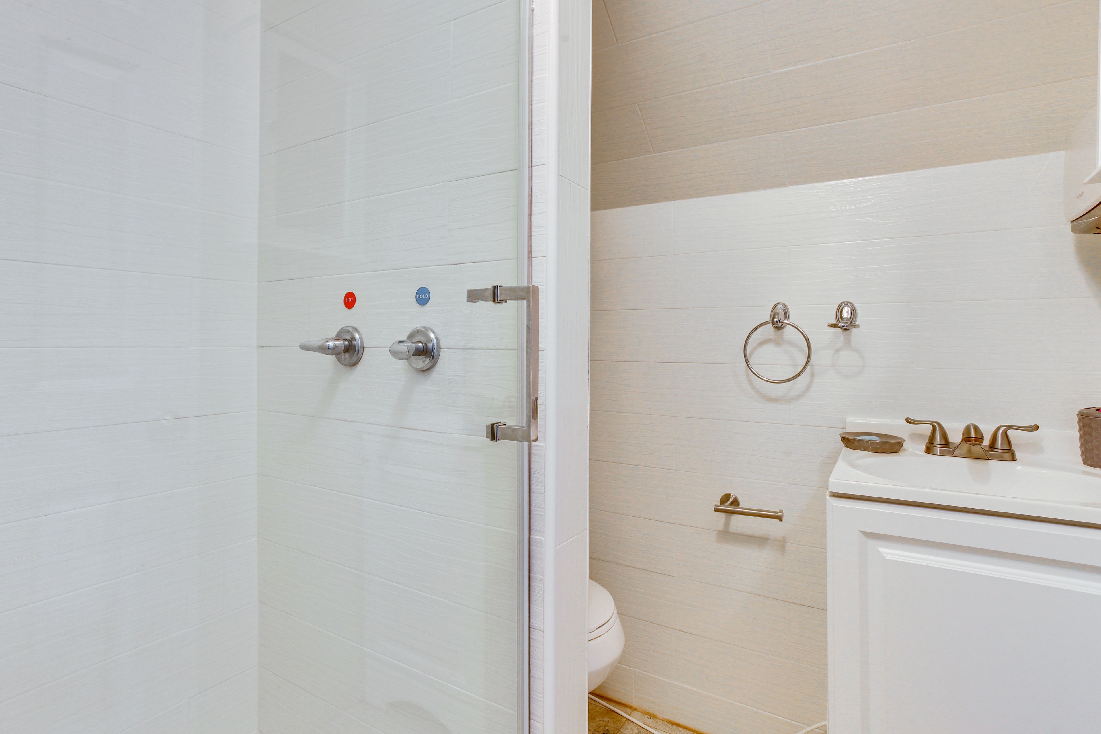 Full Bath | Towels | Complimentary Toiletries