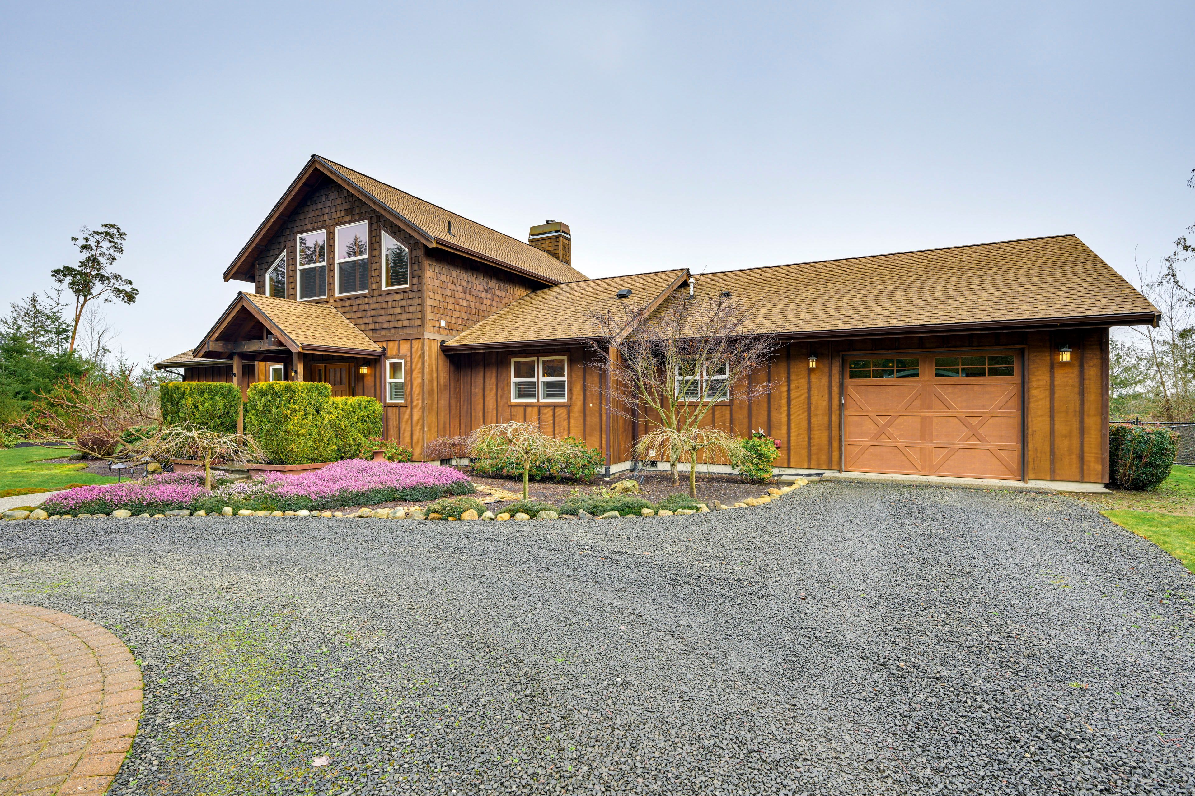 Parking | Driveway (5 Vehicles) | RV/Trailer Parking On-Site (2 Total, 40' Max)
