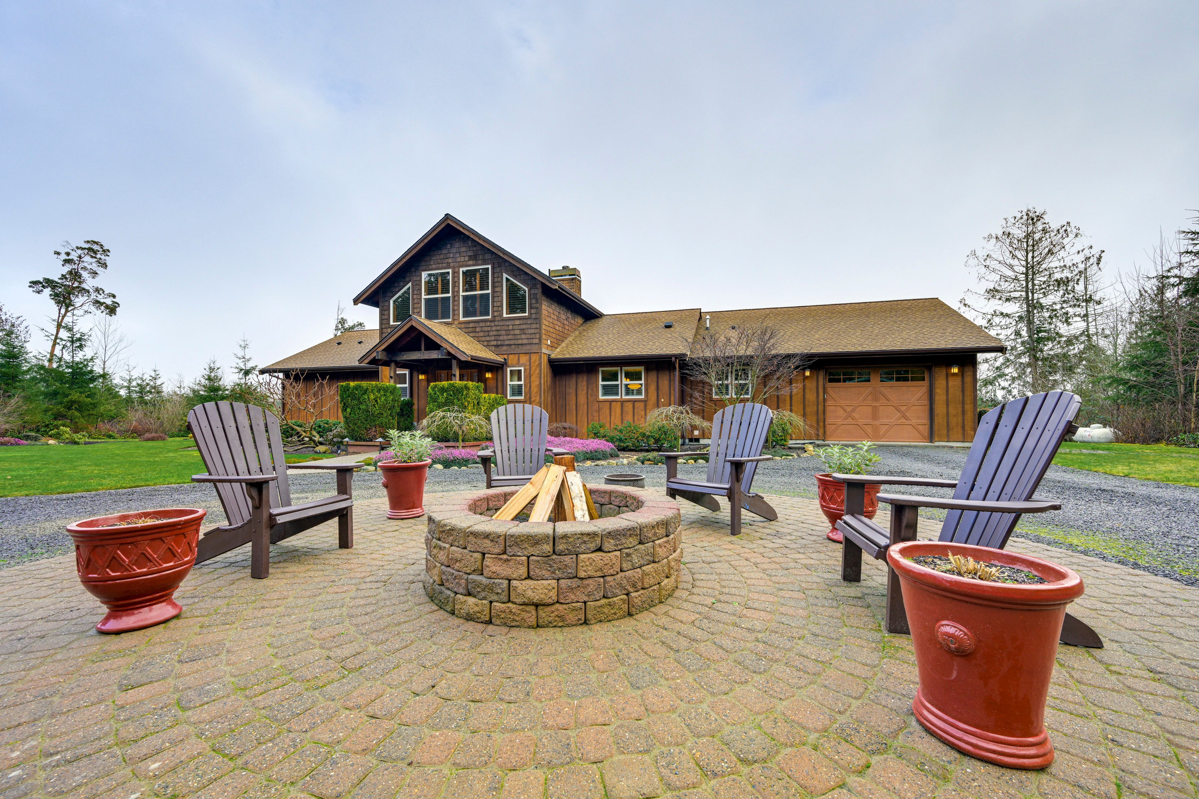 House Exterior | Wood-Burning Fire Pit