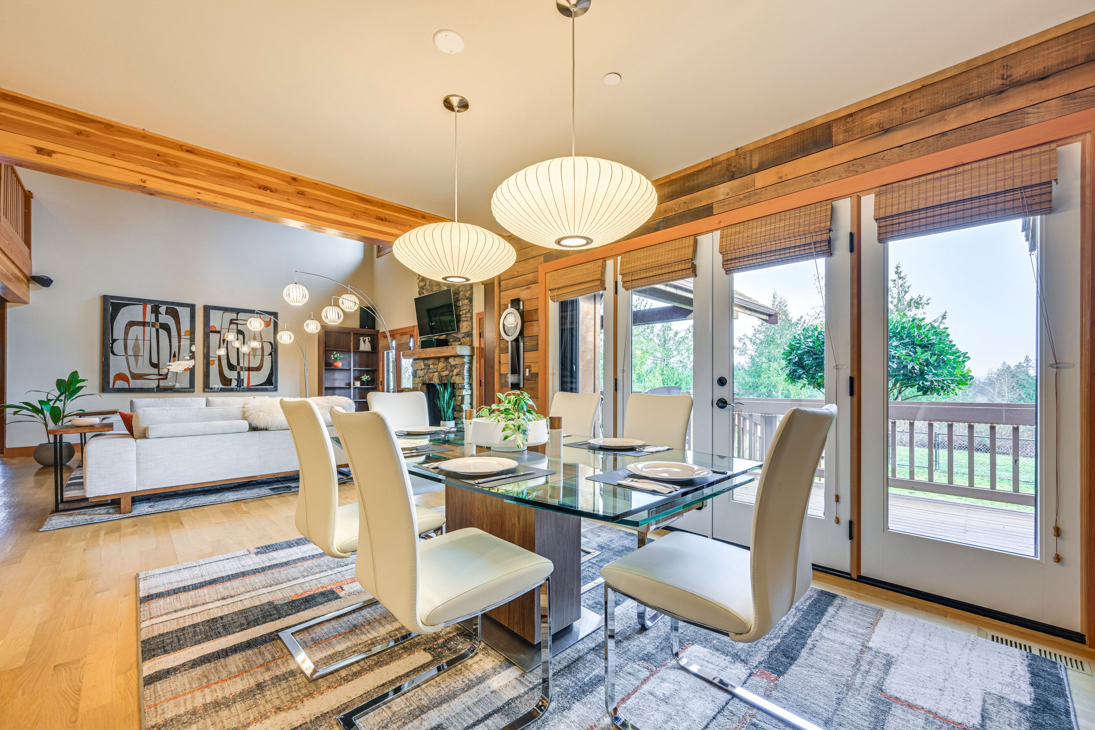 Dining Area | Dishware/Flatware | Main Floor