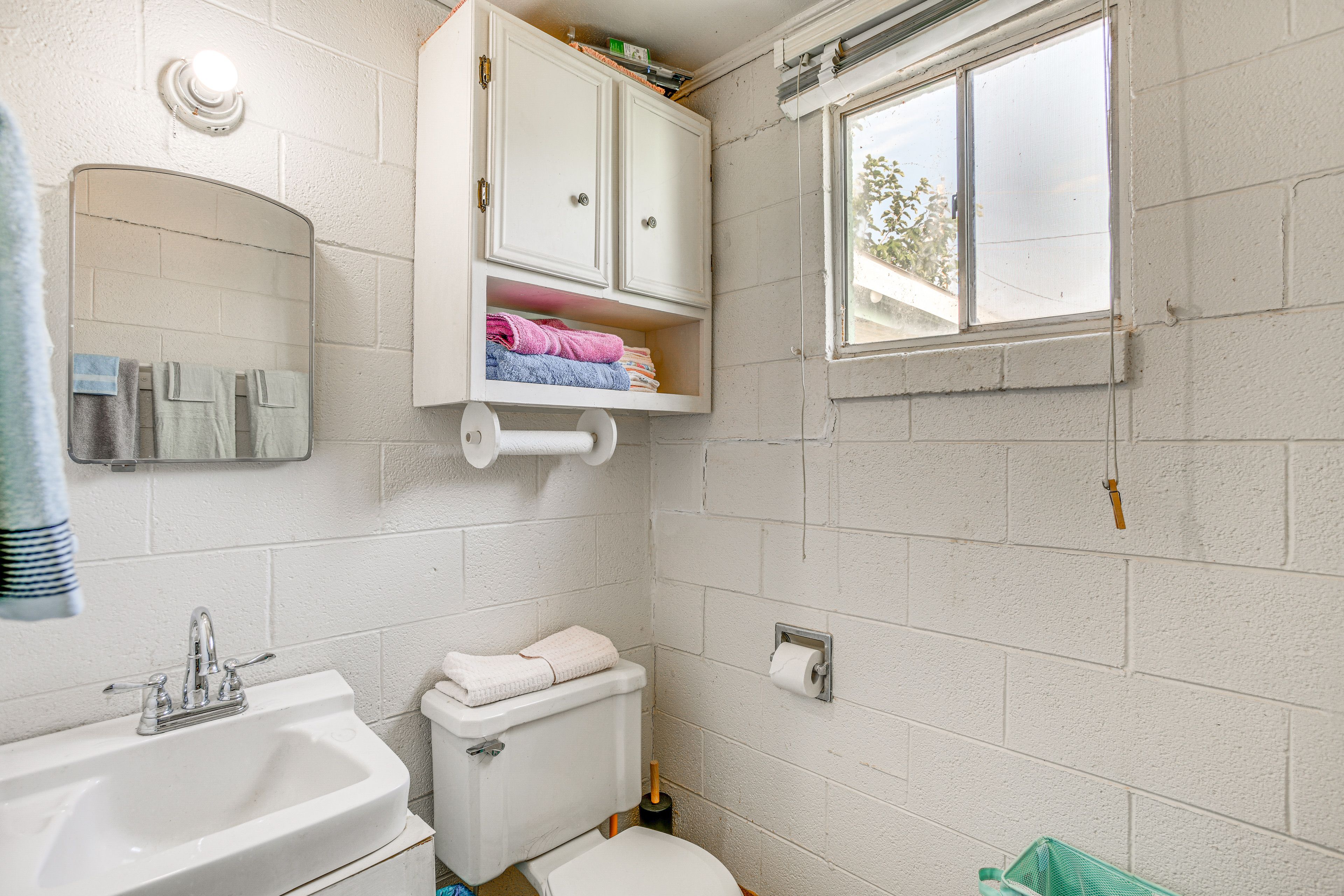 Full Bathroom | Complimentary Toiletries | Towels Provided