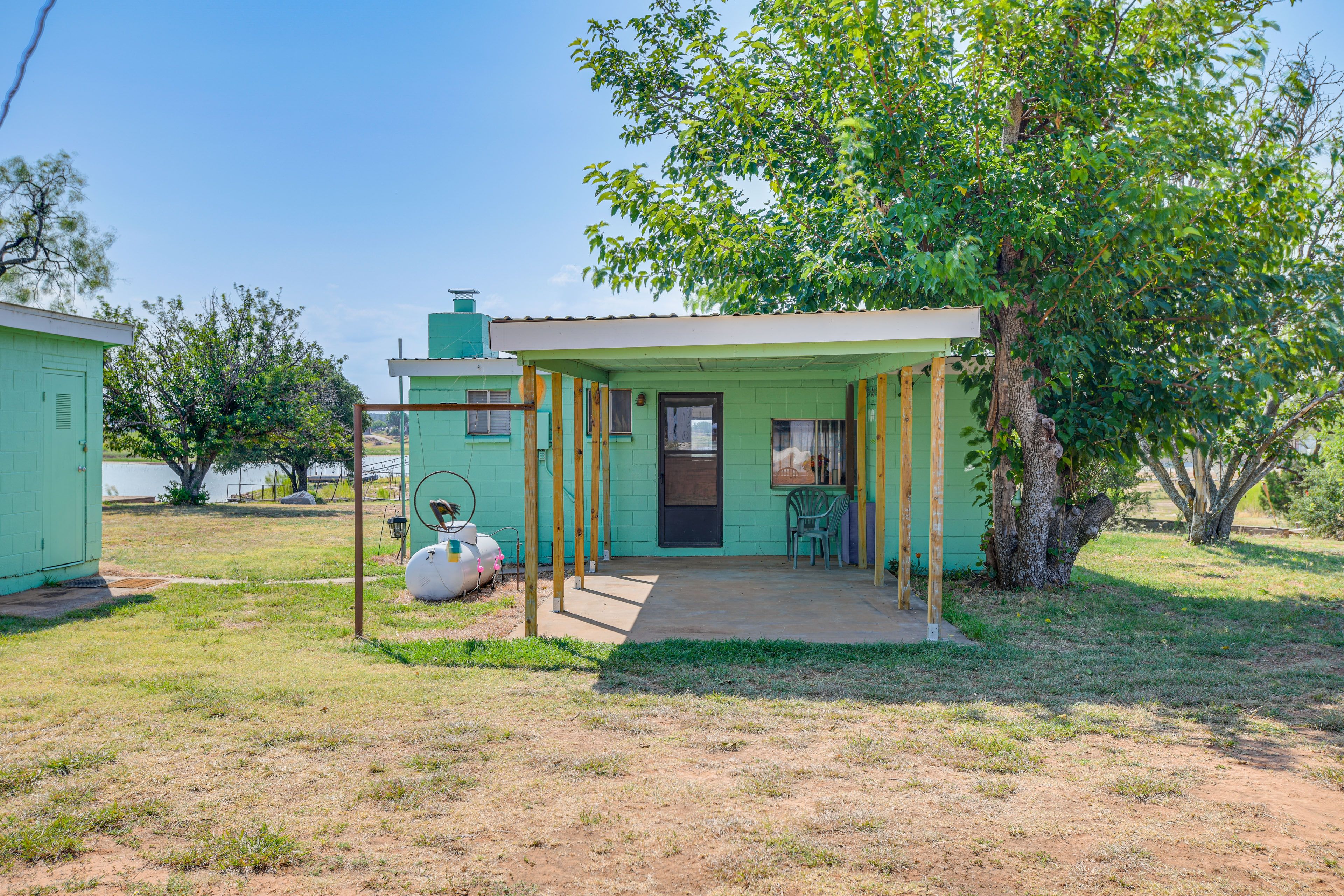 Parking | Carport (1 Vehicle) | Gravel Driveway (2 Vehicles)