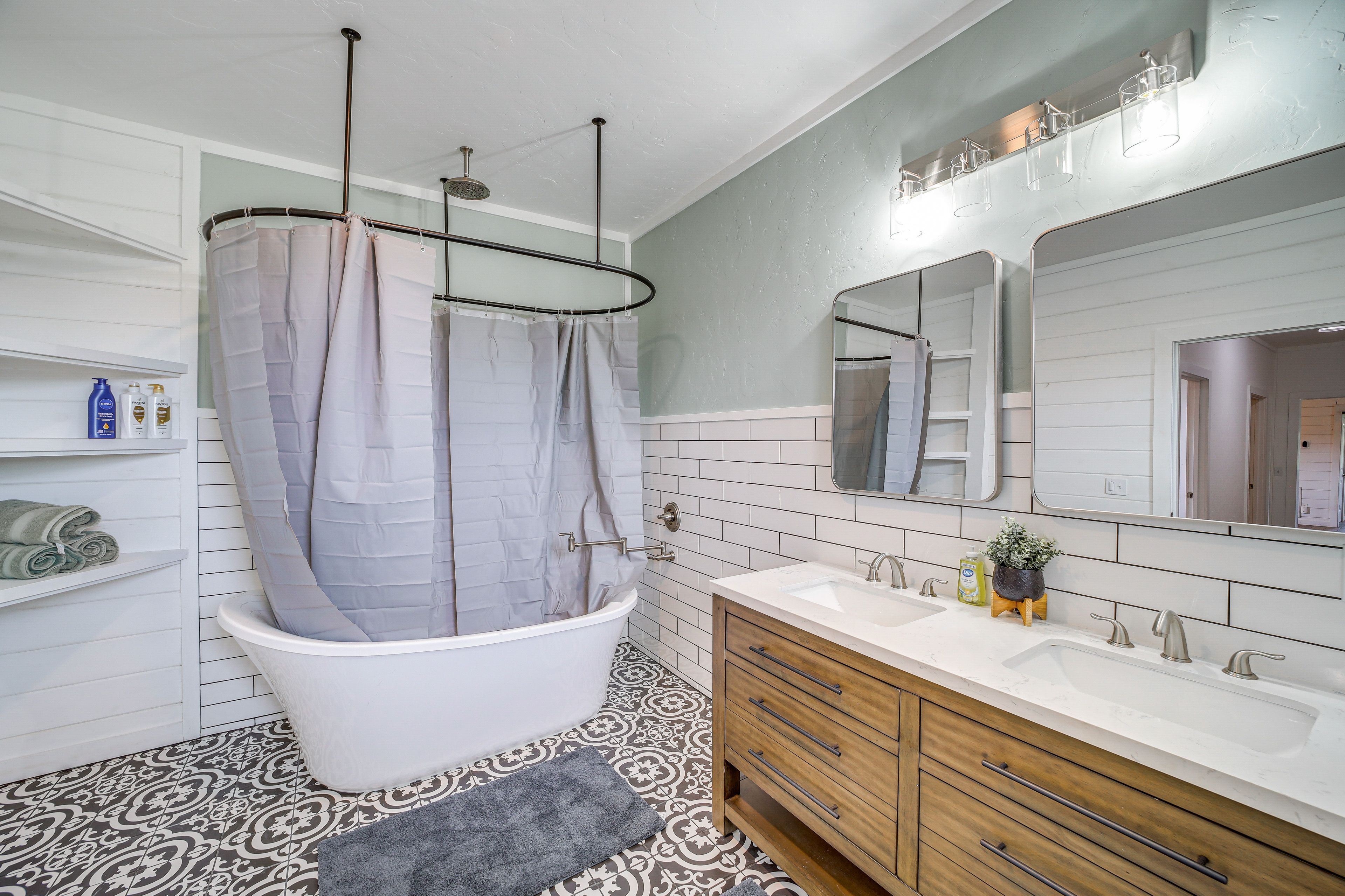Full Bathroom