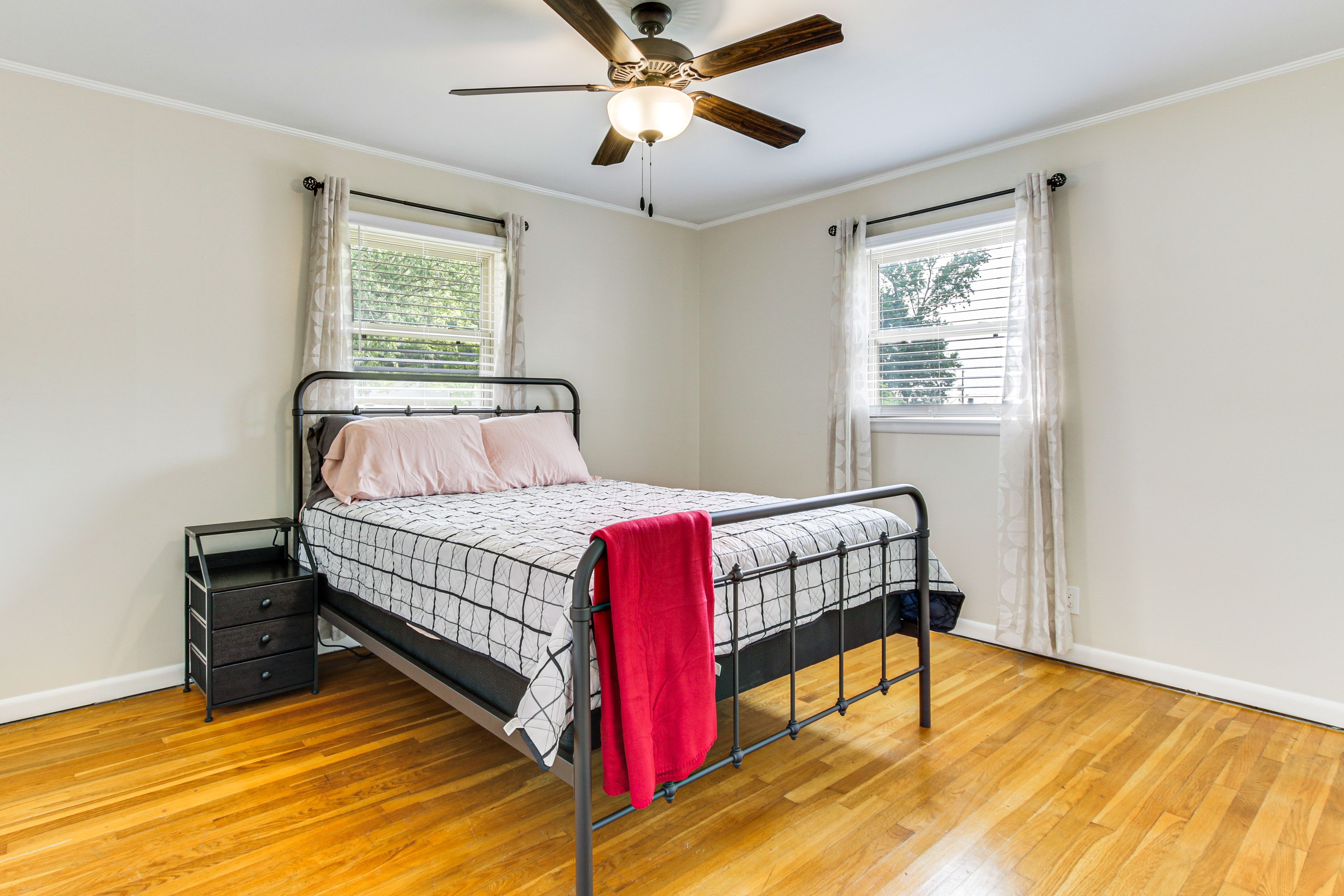 Bedroom 3 | Queen Bed