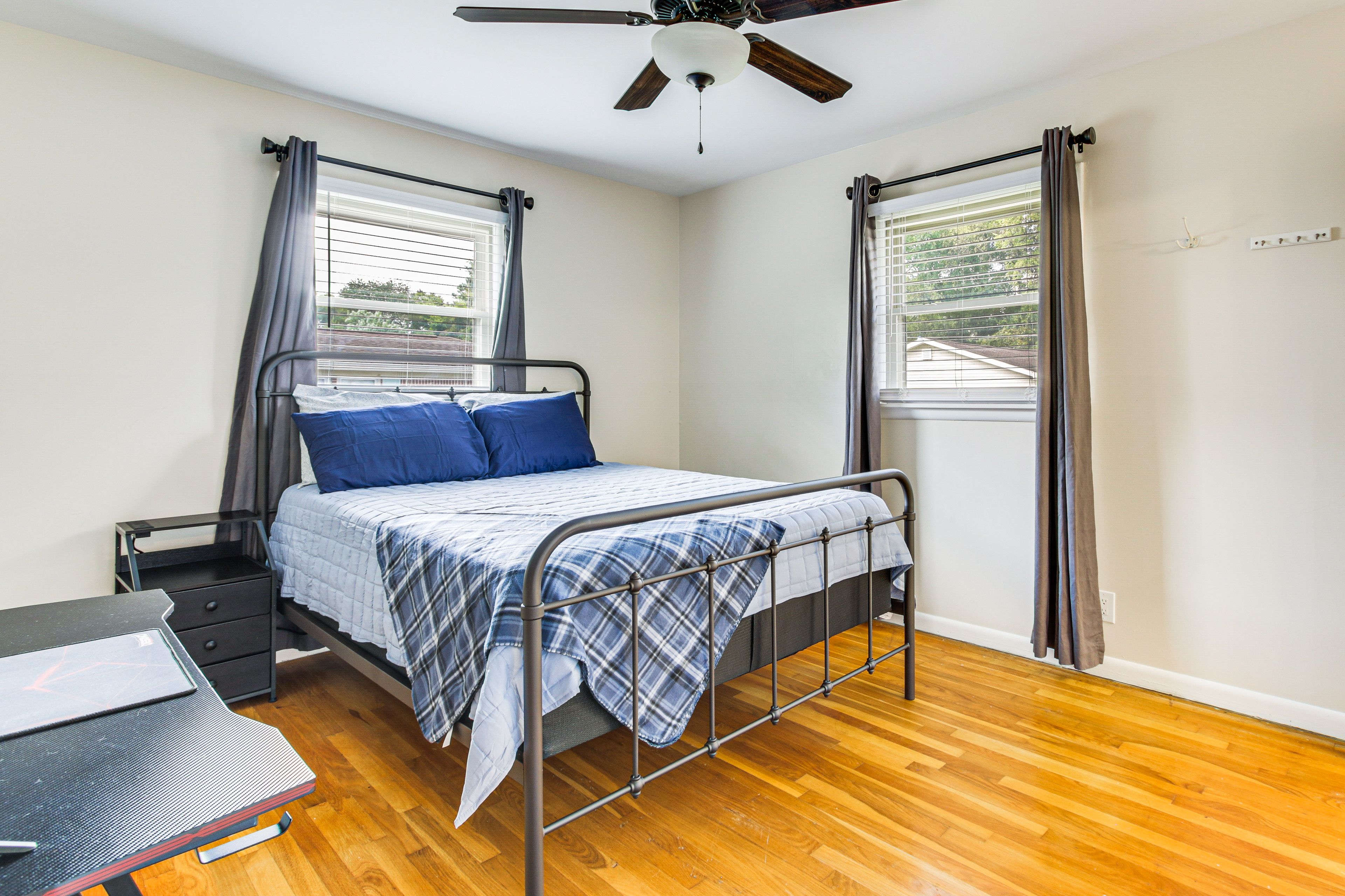 Bedroom 2 | Queen Bed