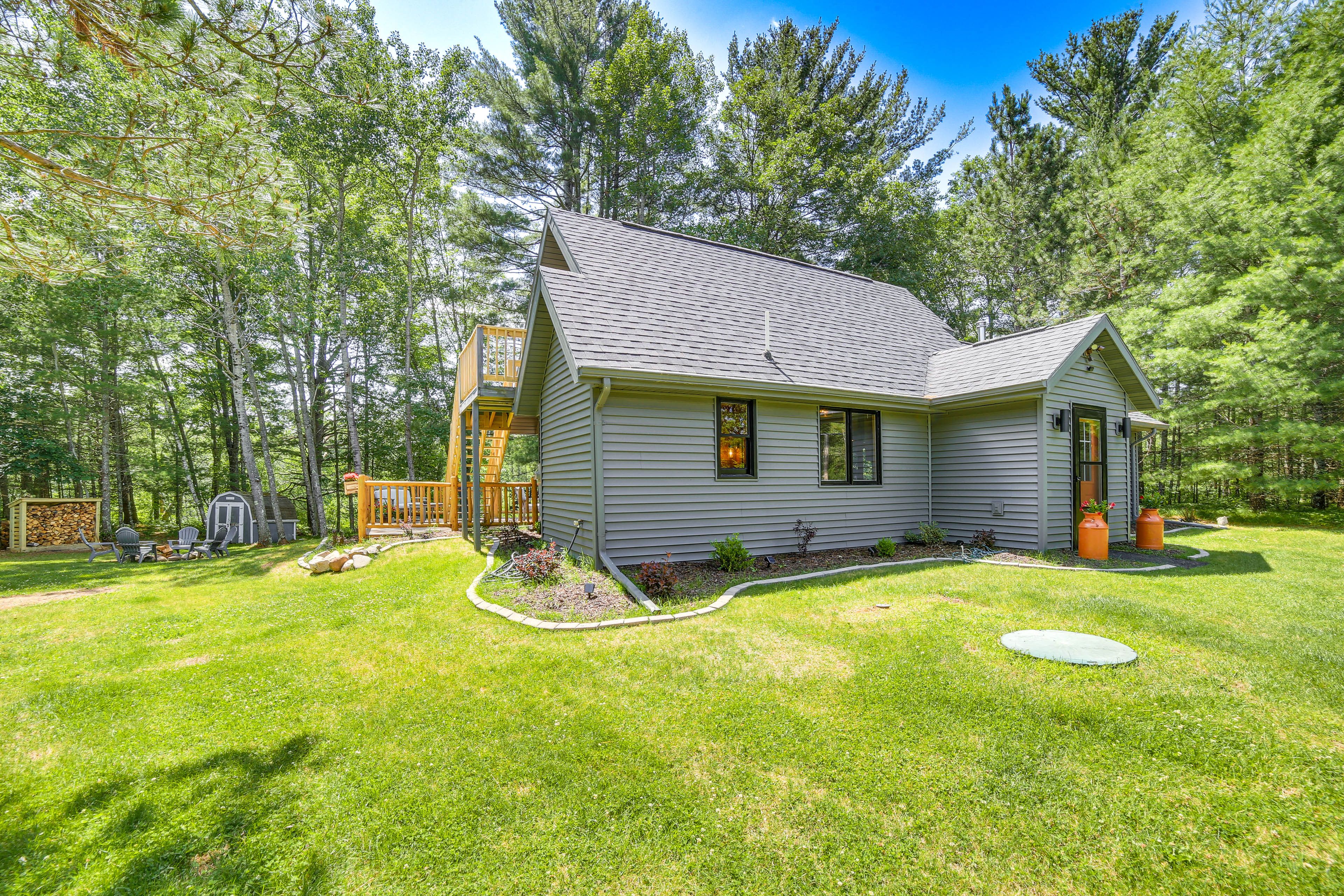 Cabin Exterior | Wood-Burning Fire Pit | Cornhole | Badminton