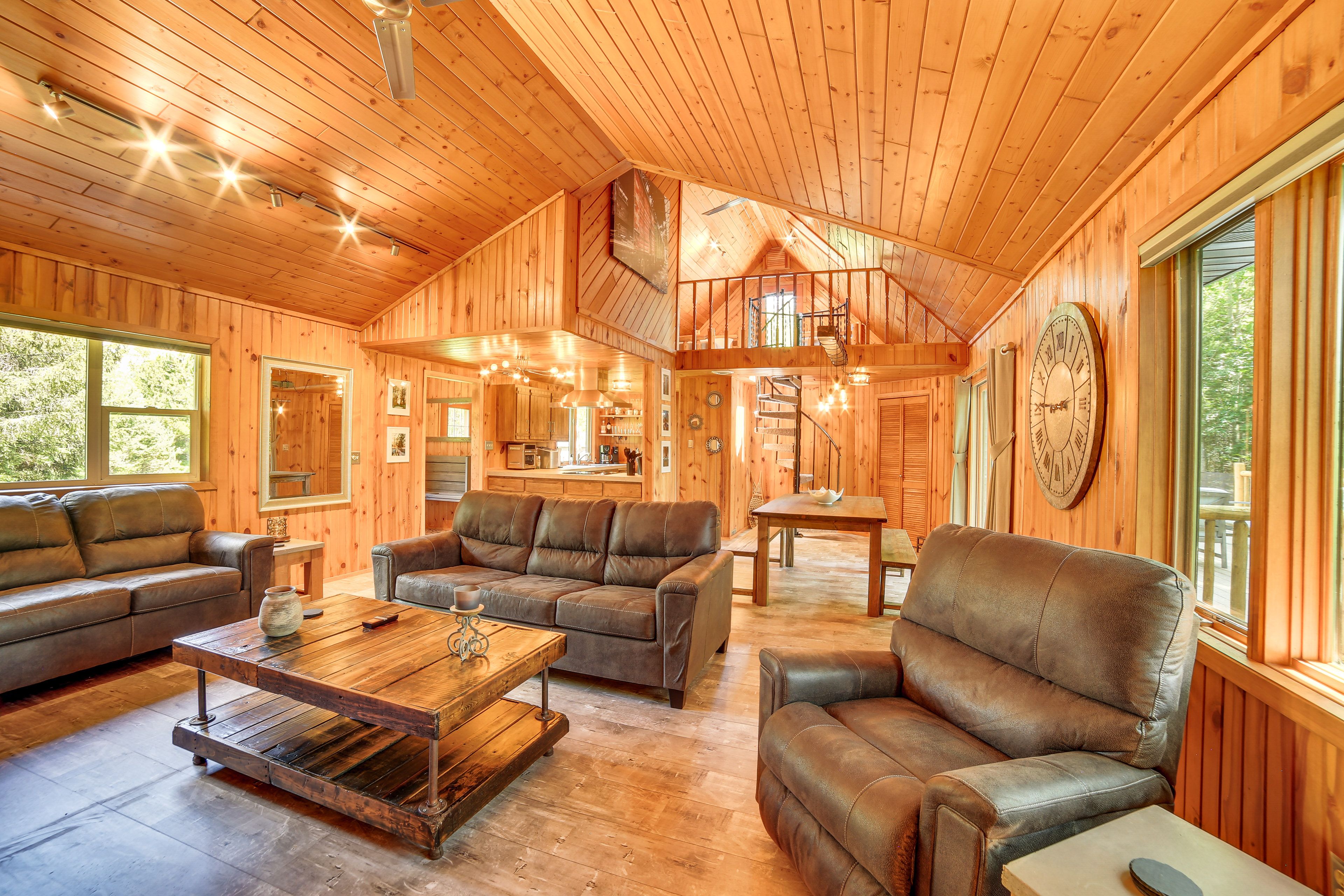 Living Room | Queen Sleeper Sofa | 1st Floor | 2-Story Cabin | Free WiFi
