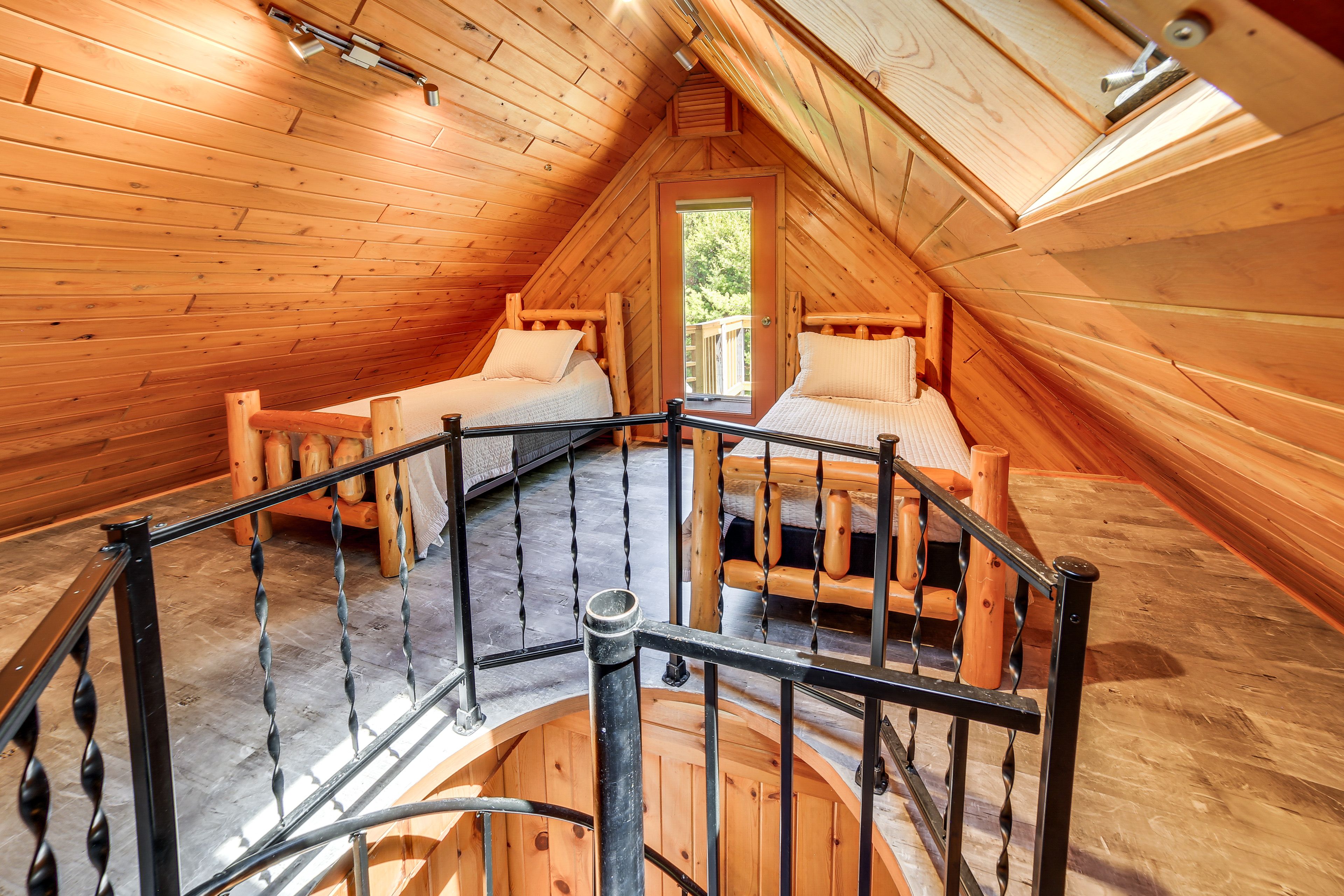 Bedroom 2 (Loft) | 2 Twin Beds | 2nd Floor | Stairs Required