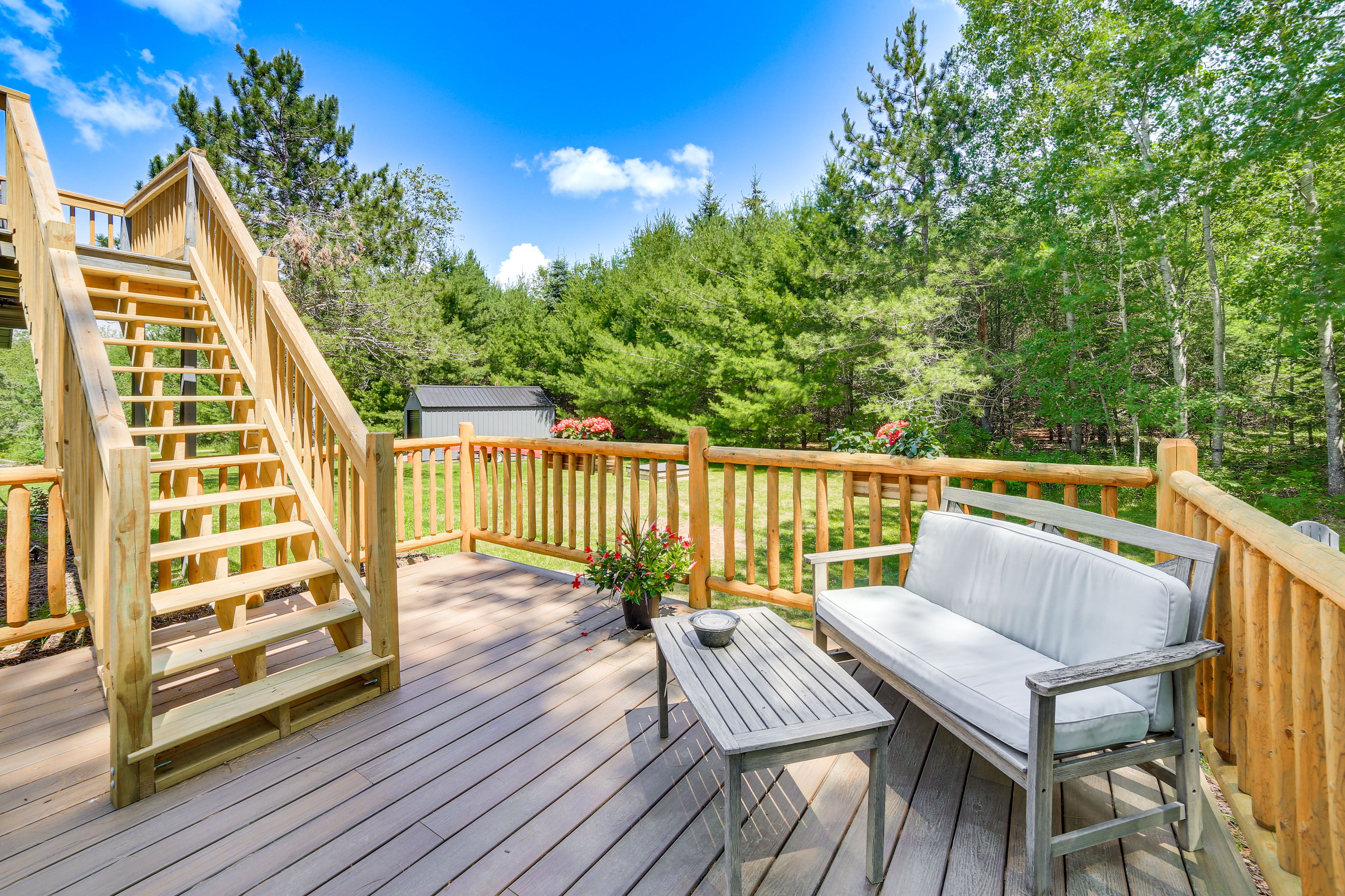 Private Deck | Gas Grill | Horseshoes | Croquet Set