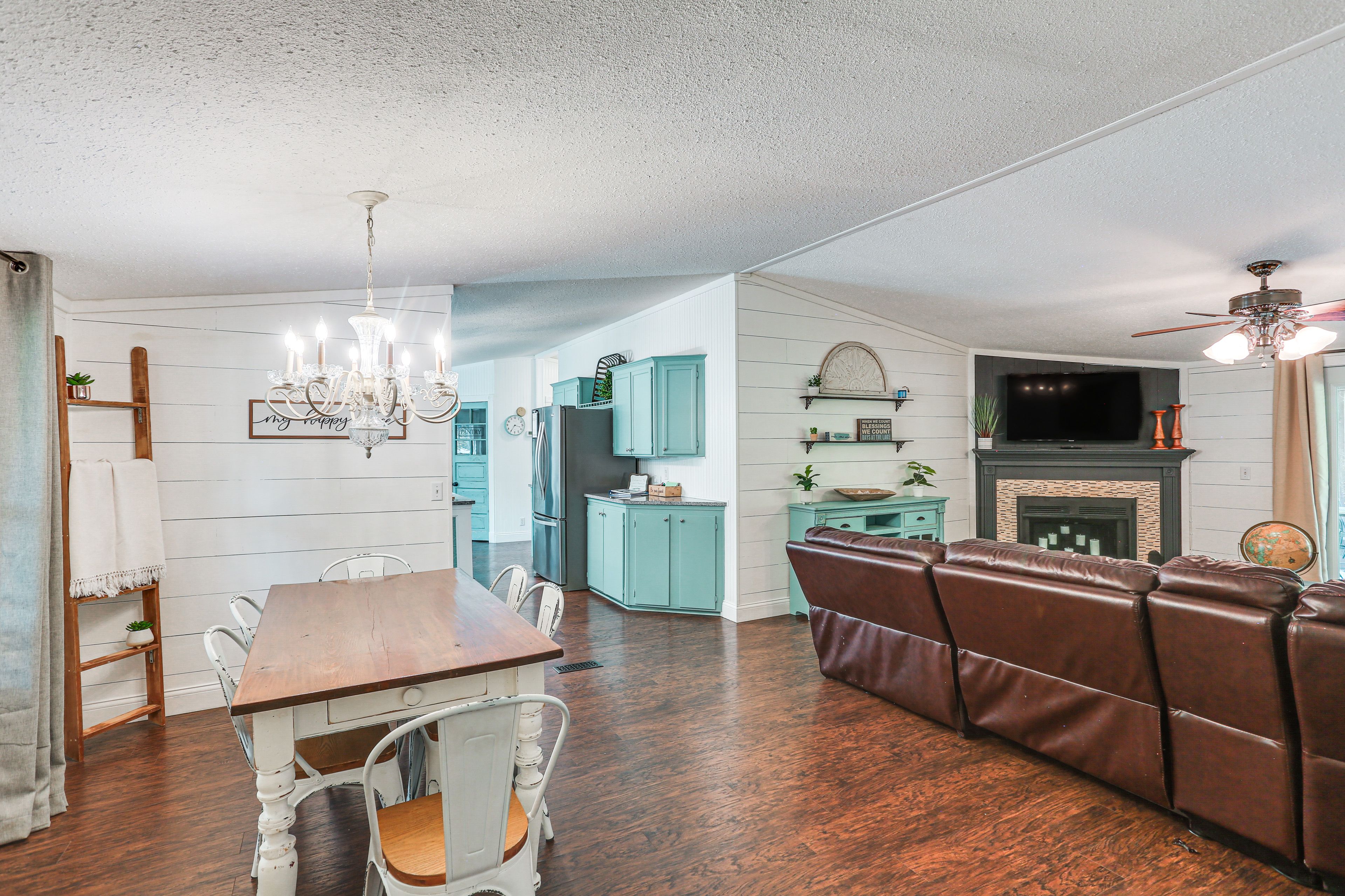 Dining Area | Dishware & Flatware Provided | Central A/C & Heat