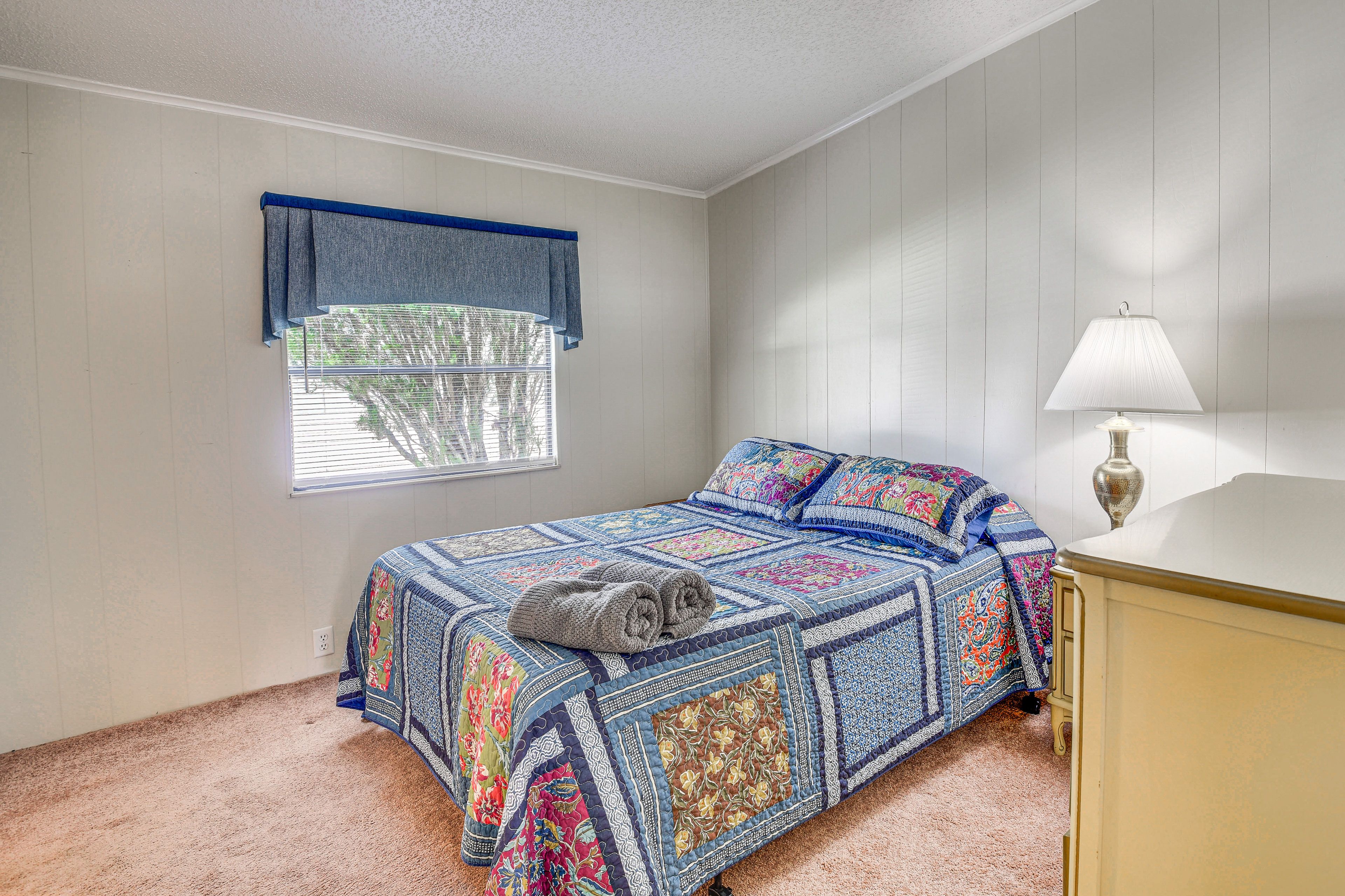 Bedroom 2 | Queen Bed