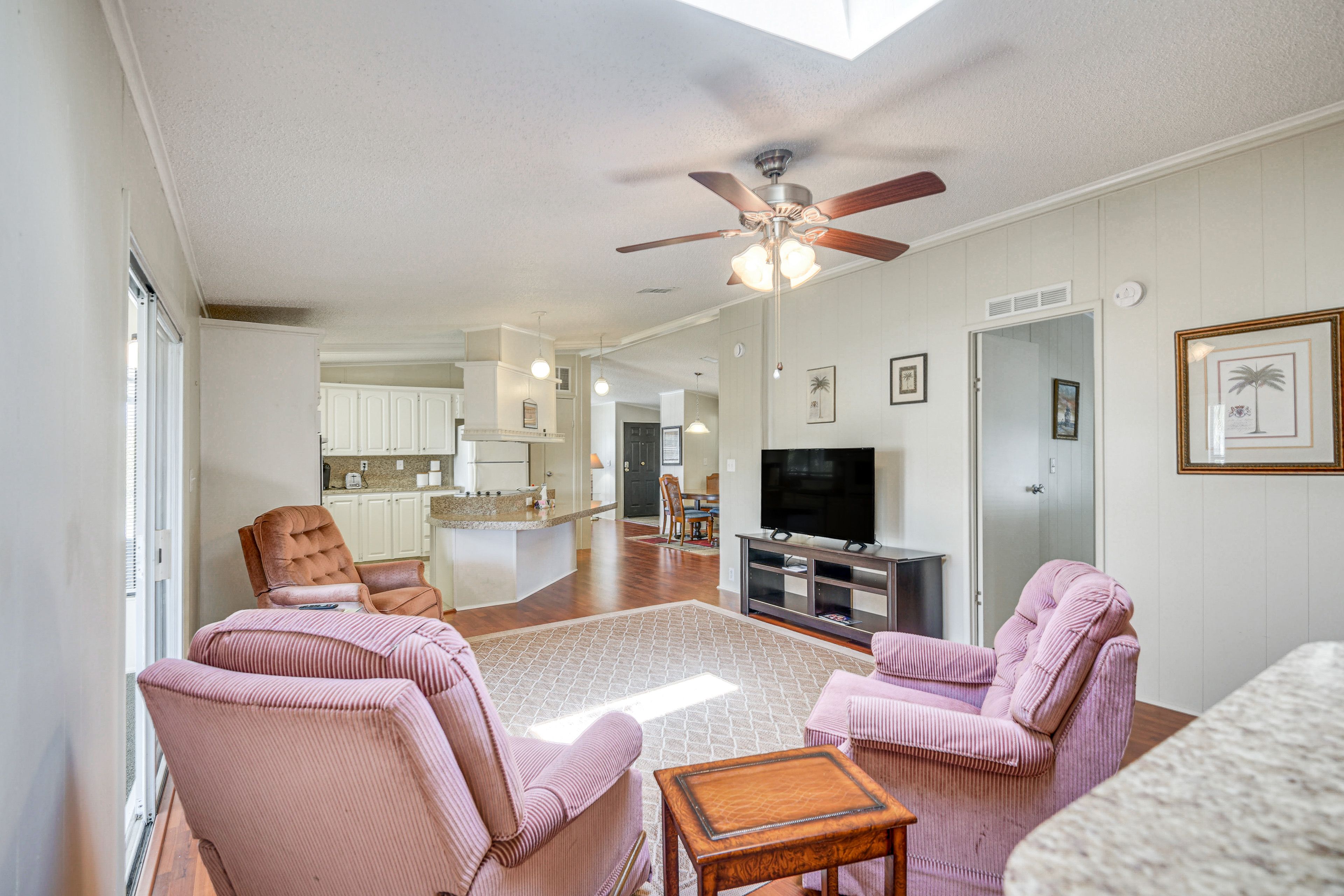 Living Room | Flat-Screen TV