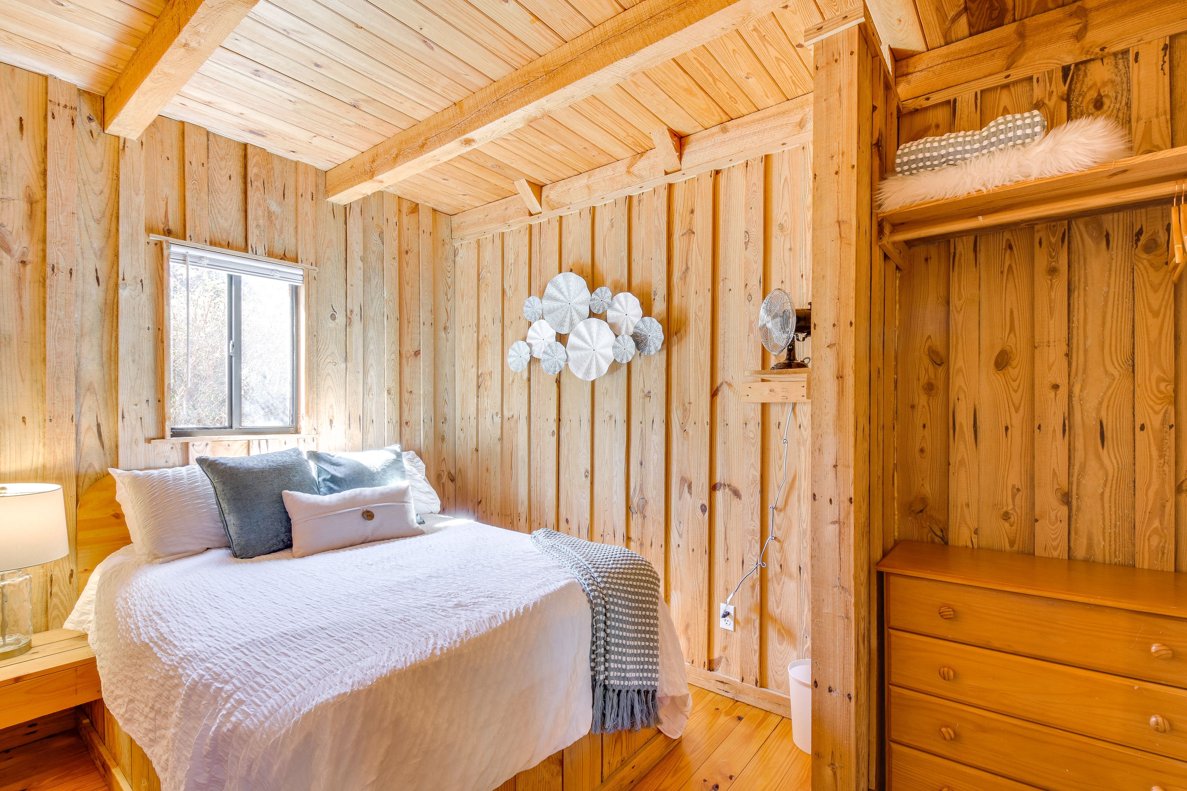 Bedroom | Full Bed