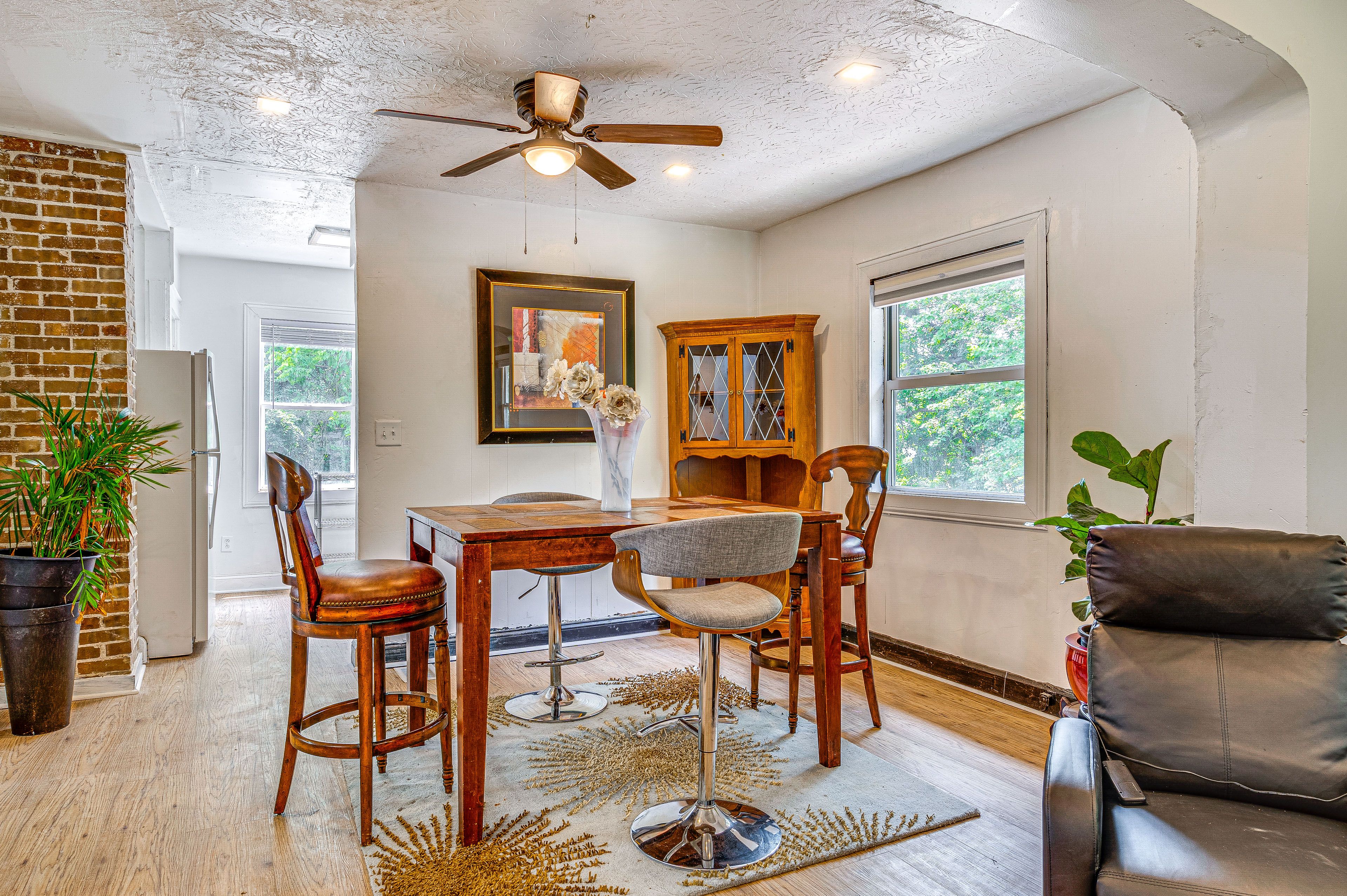 Dining Area | Dishware & Flatware Provided