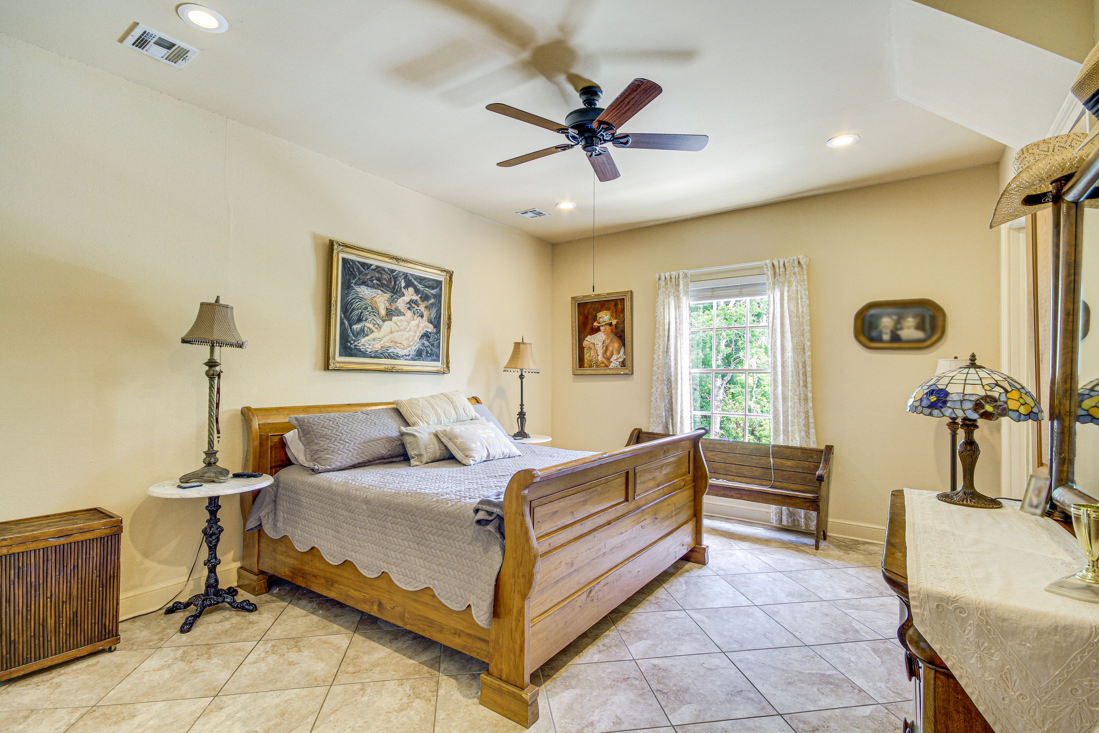 Bedroom 1 | King Bed | En-Suite Bathroom | 1st Floor