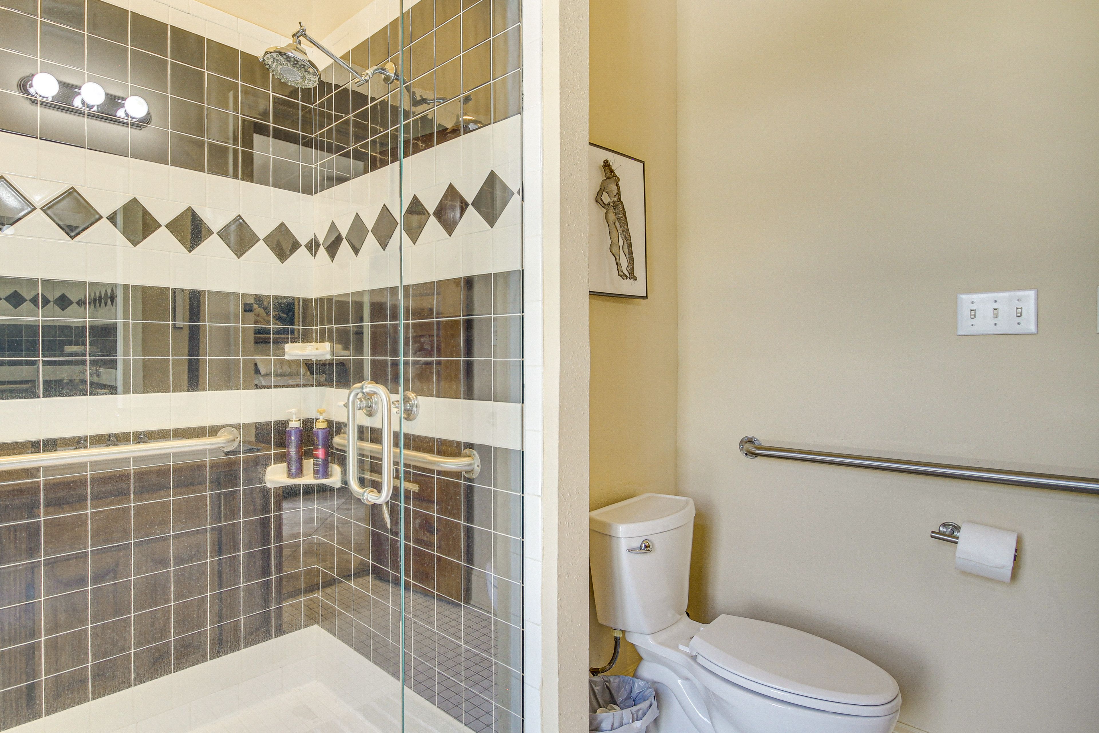 Full Bathroom | Grab Rails | Complimentary Toiletries | 1st Floor