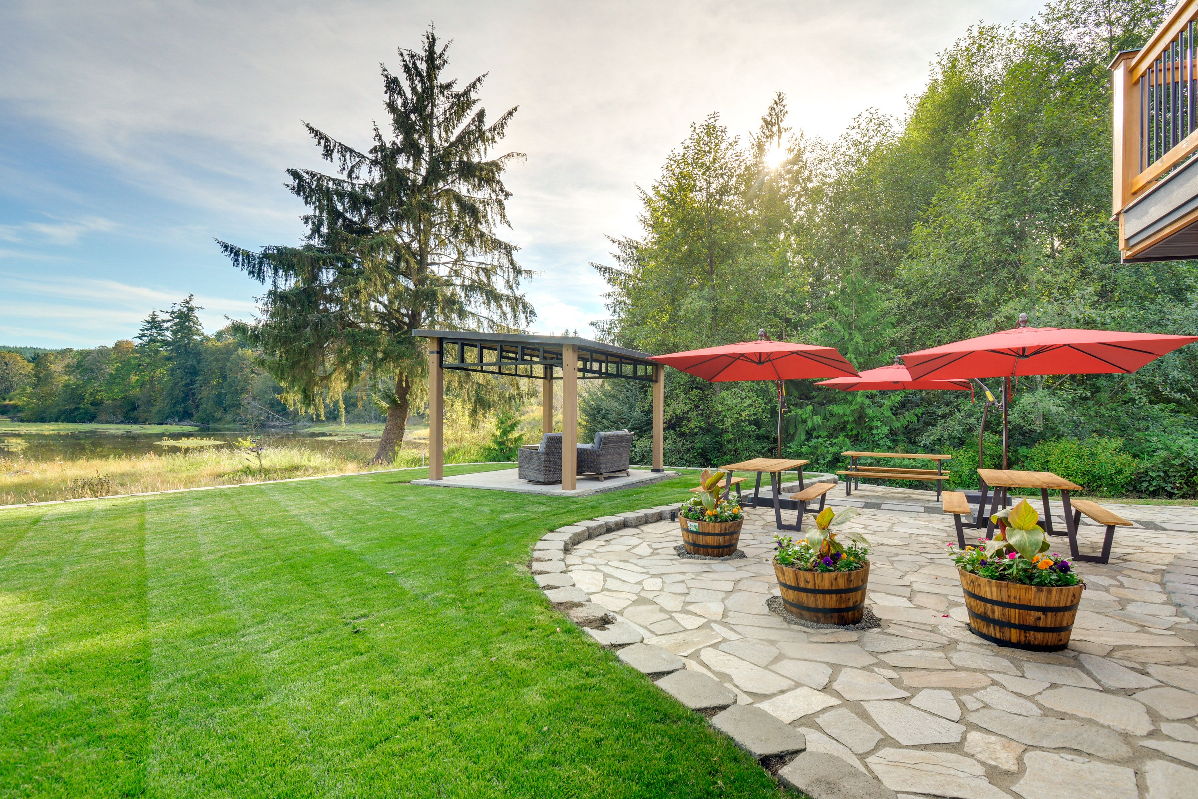 Patio | Covered Lounge Space w/ Smart TV | Picnic Tables
