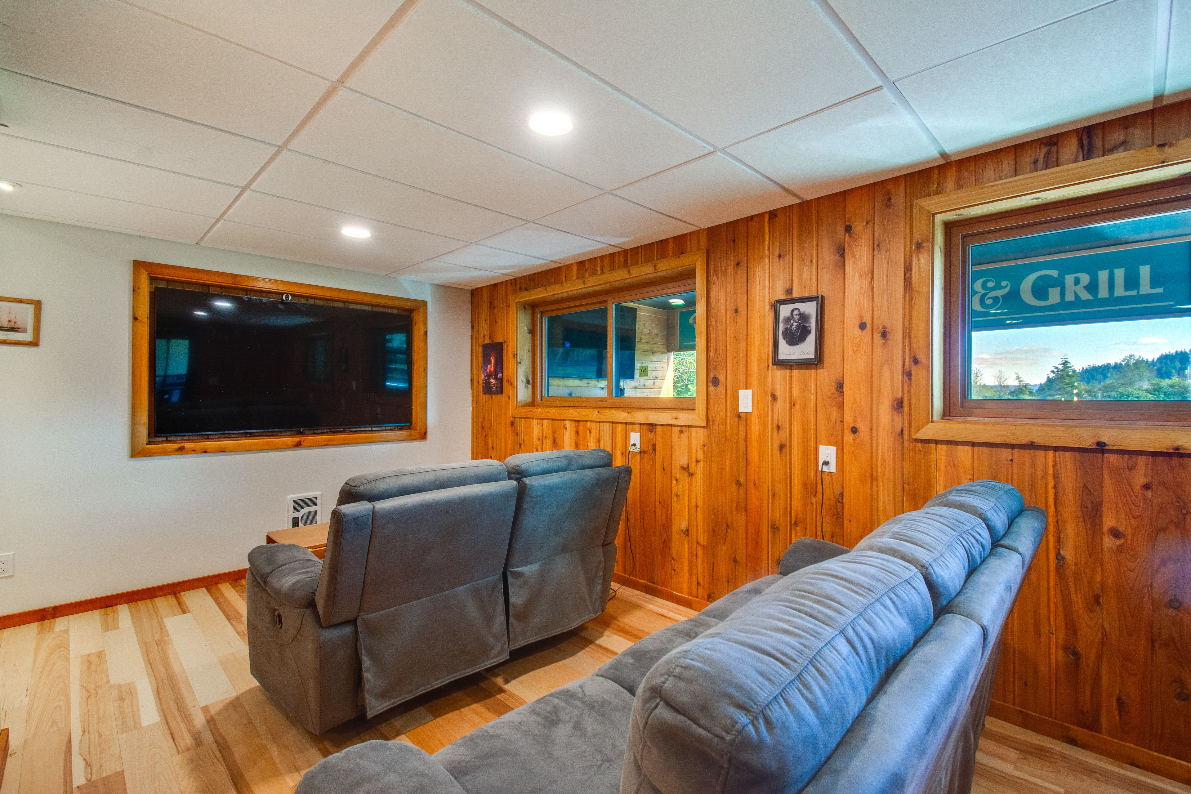 Bonus Room | Queen Sleeper Sofa | Smart TV | Lower Level